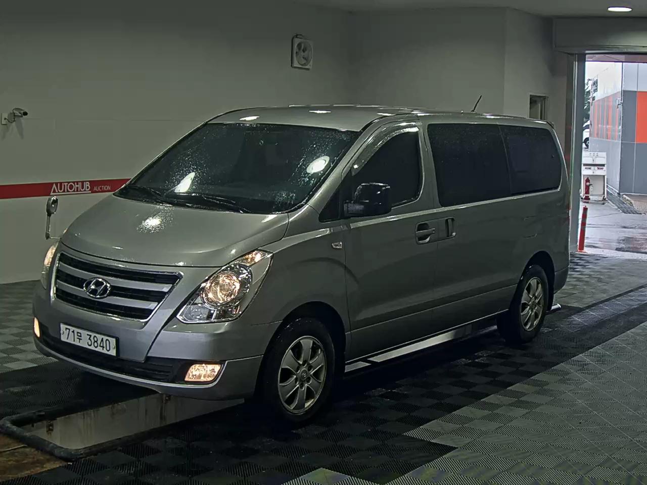 HYUNDAI GRAND STAREX