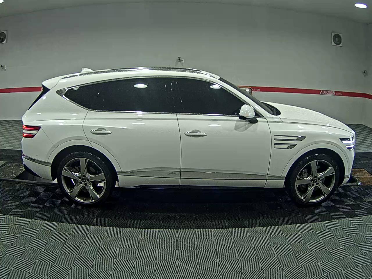 2021 - genesis gv80