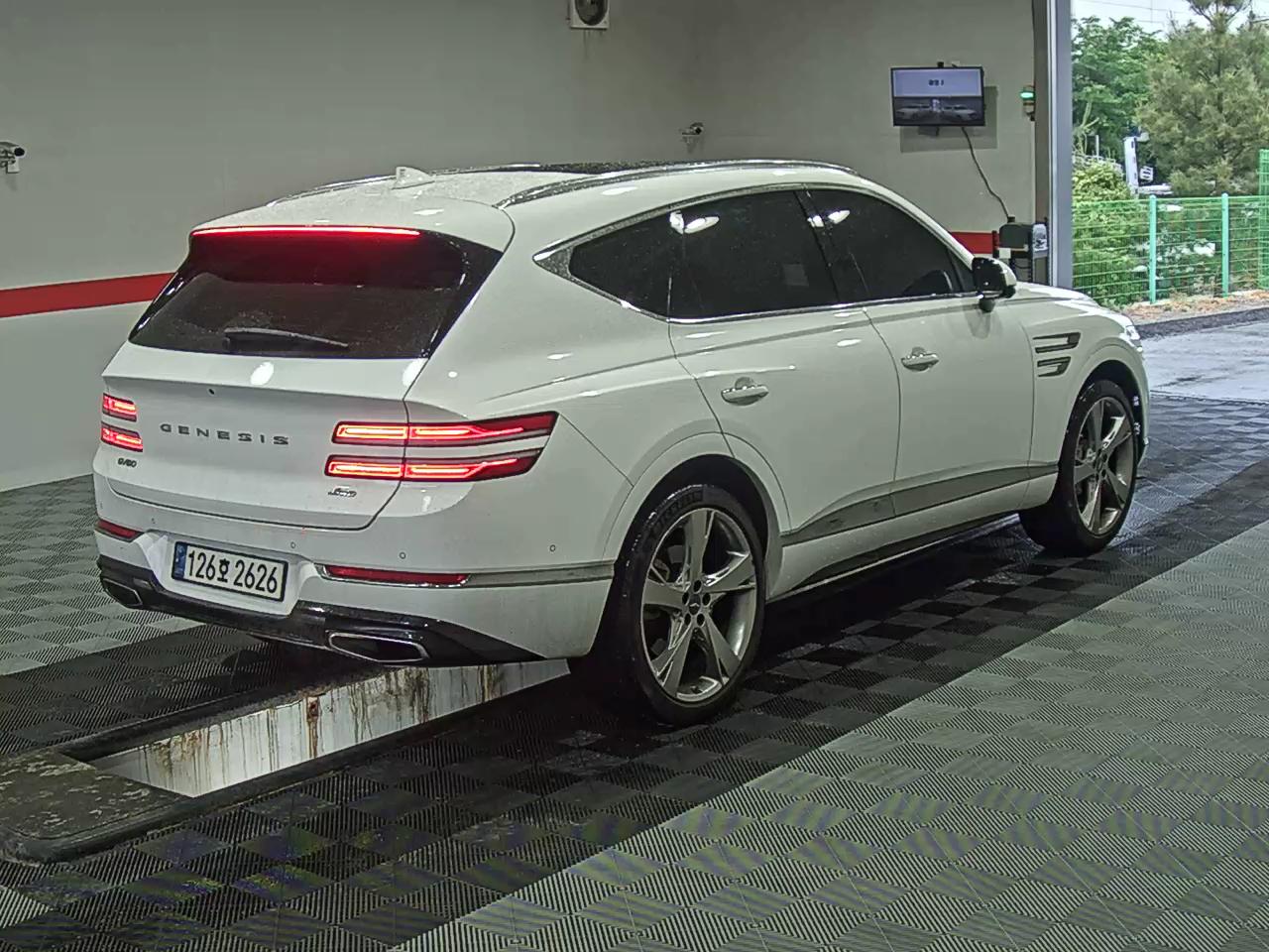 2021 - genesis gv80
