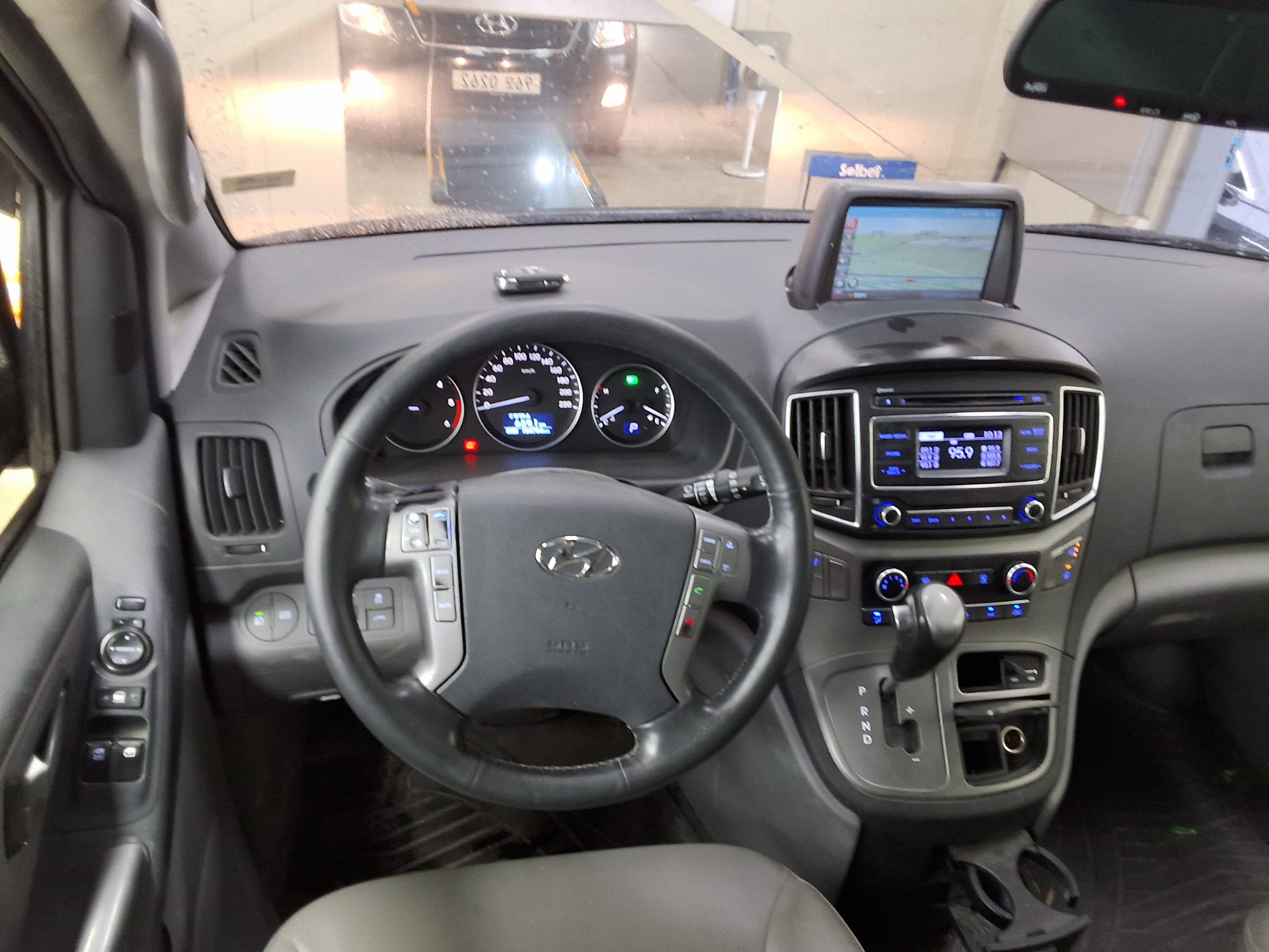 2018 - hyundai grand starex