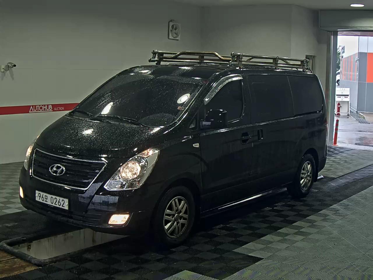 HYUNDAI GRAND STAREX