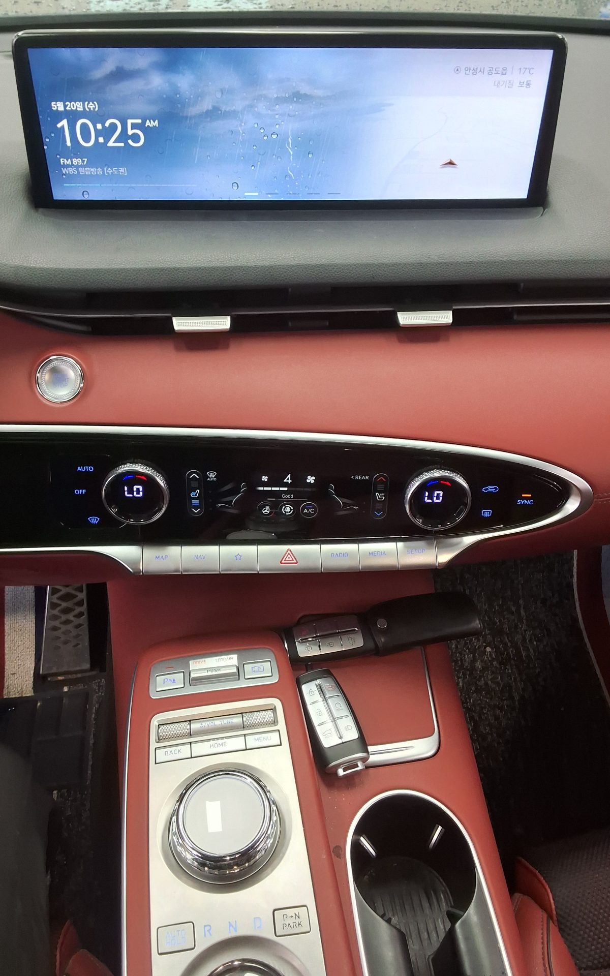 2021 - genesis gv70