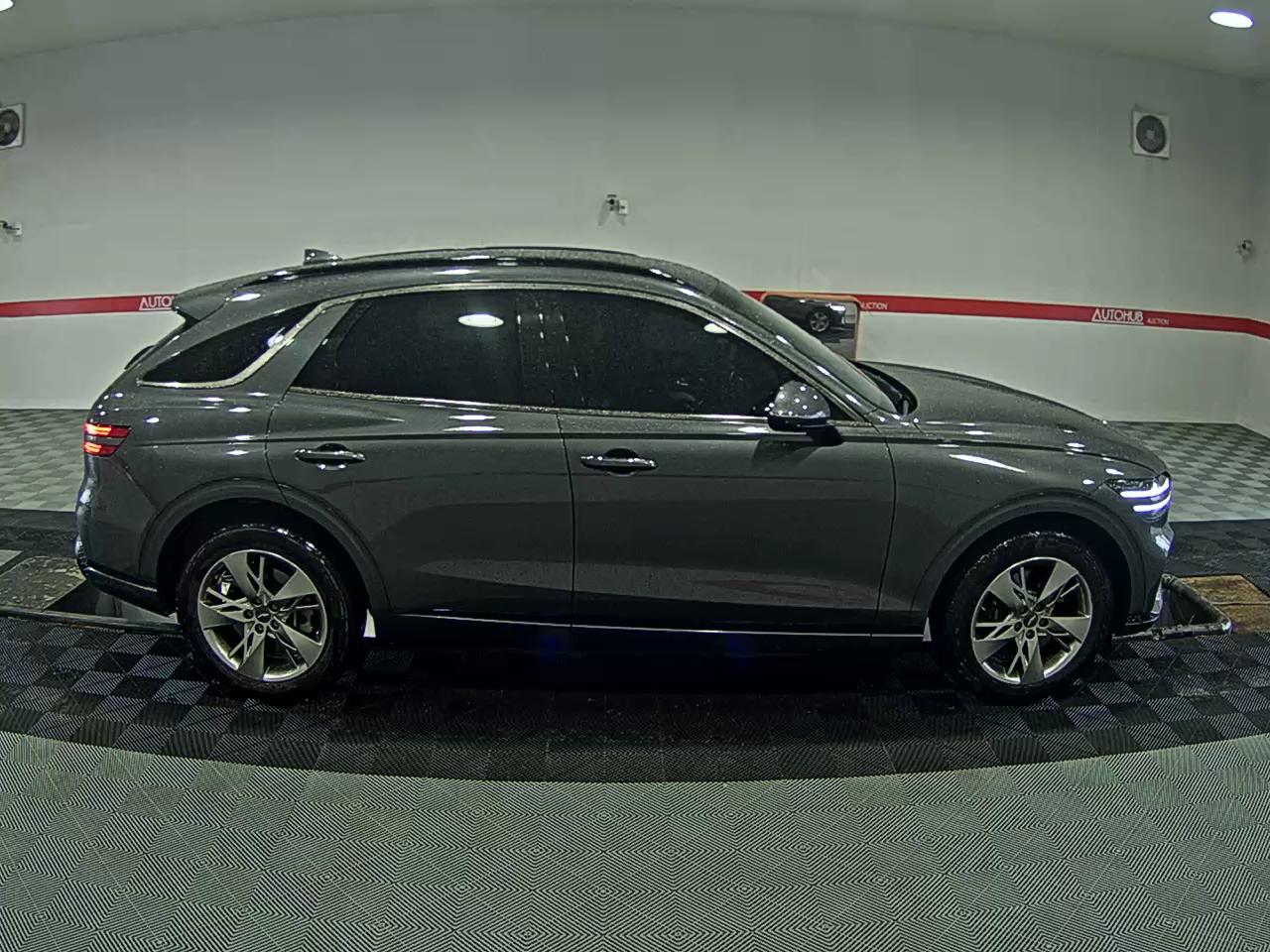 2021 - genesis gv70