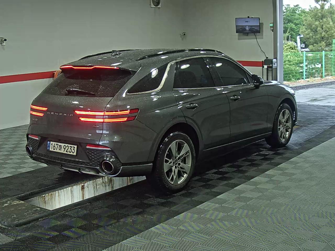 2021 - genesis gv70