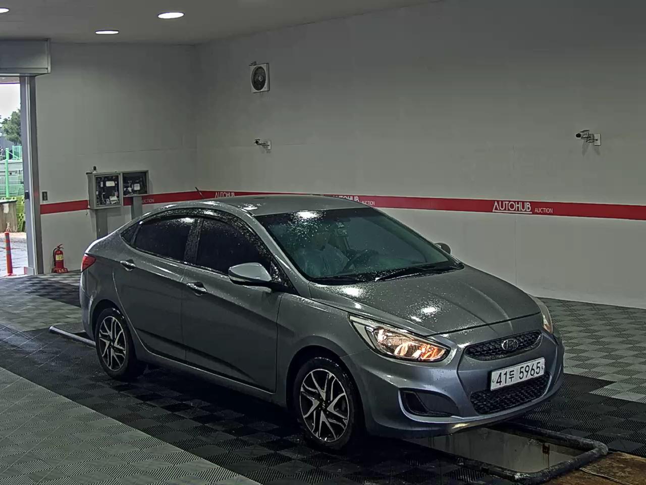 2019 - hyundai accent