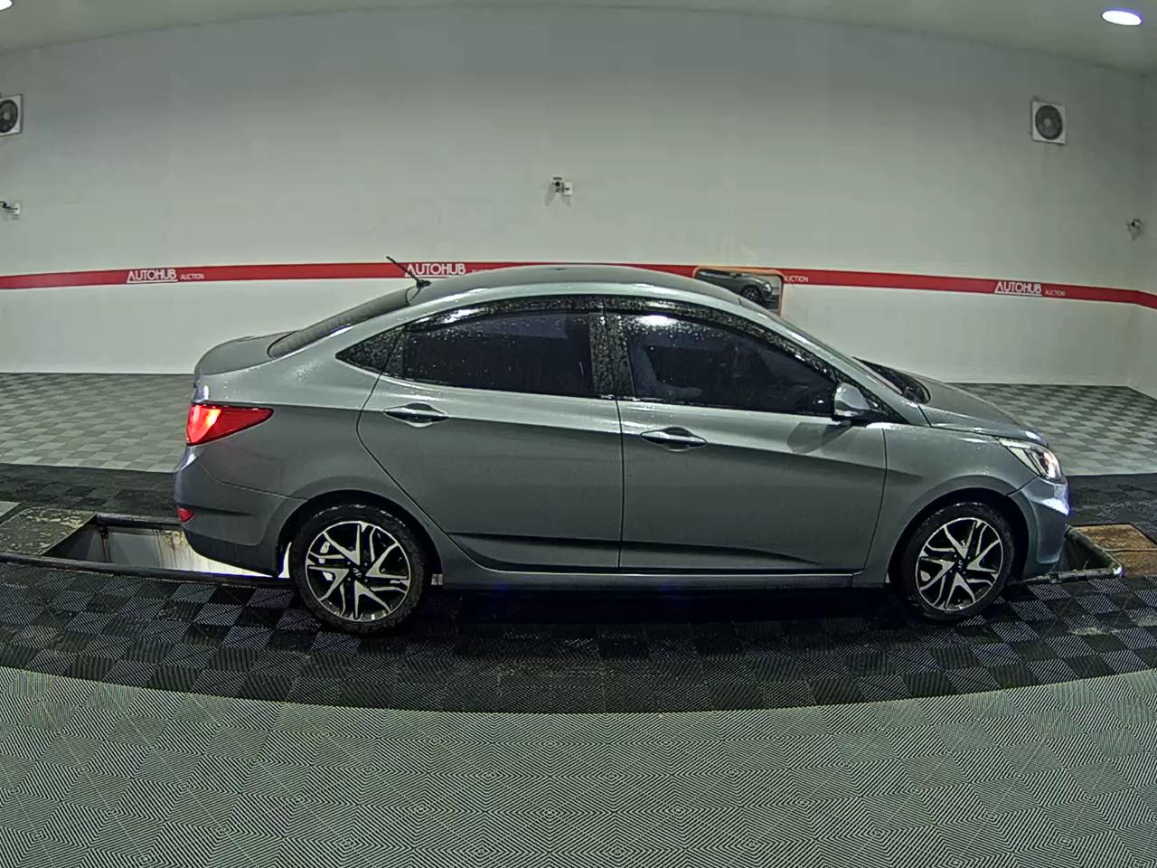 2019 - hyundai accent