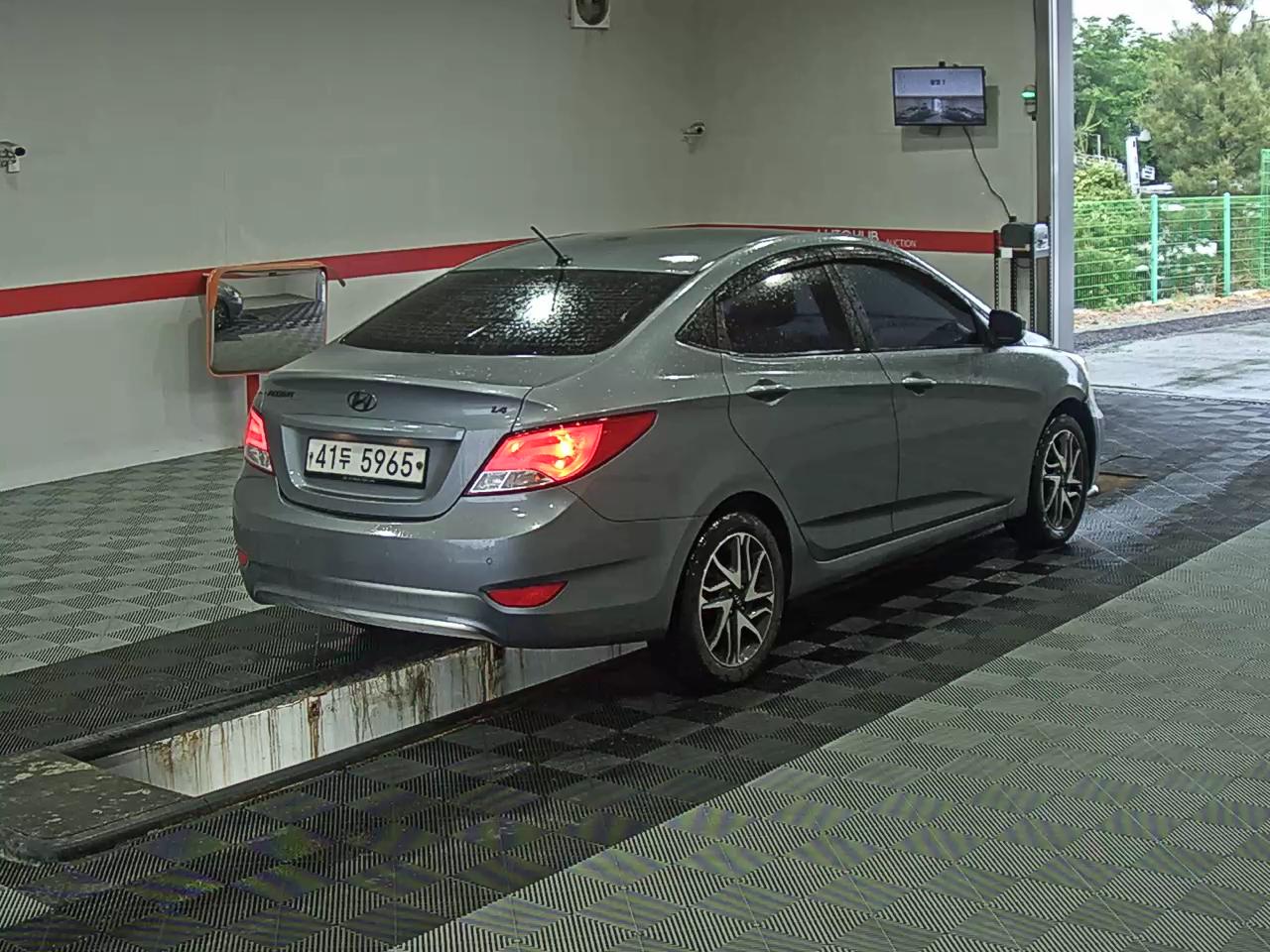 2019 - hyundai accent