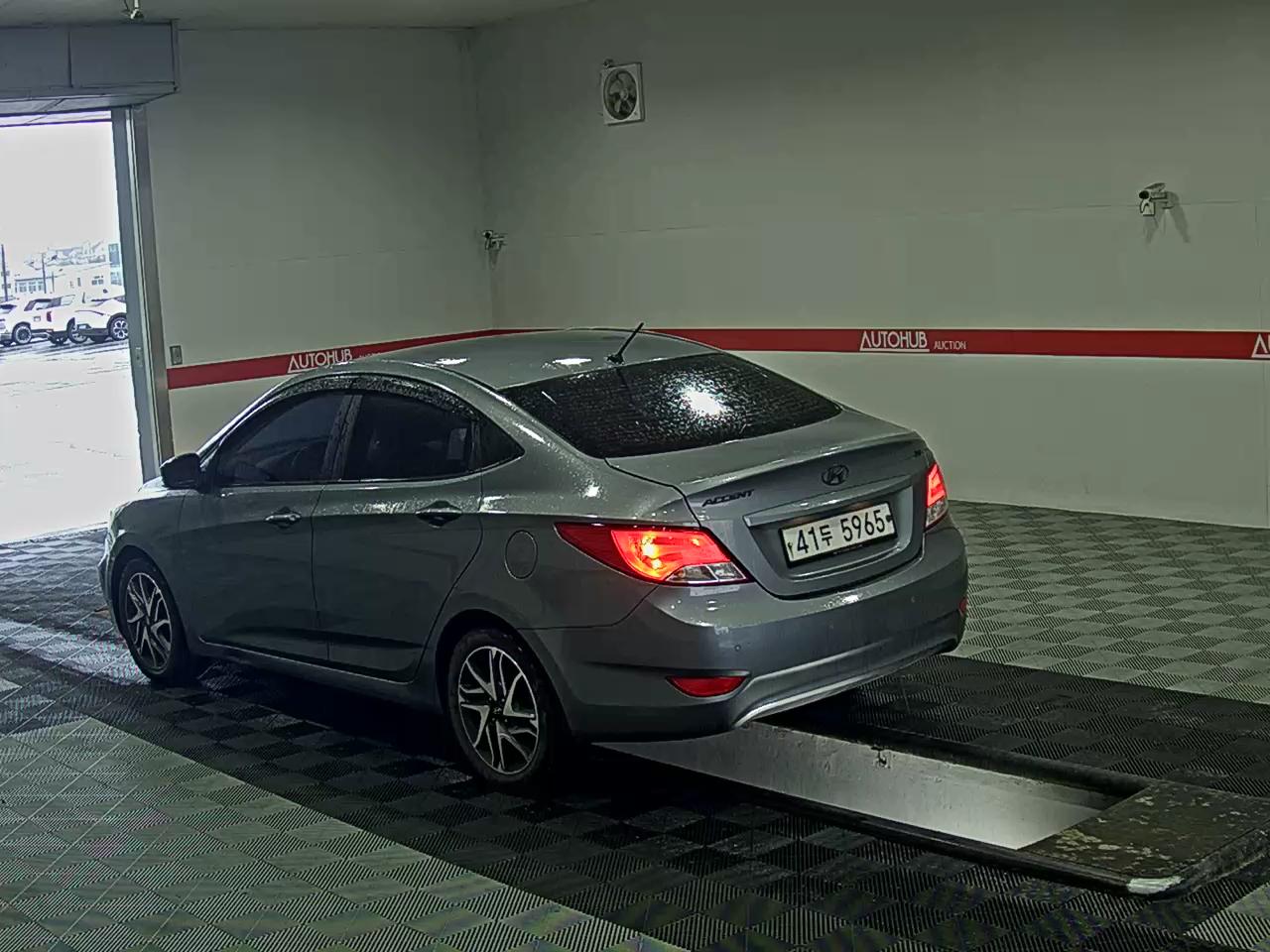 2019 - hyundai accent
