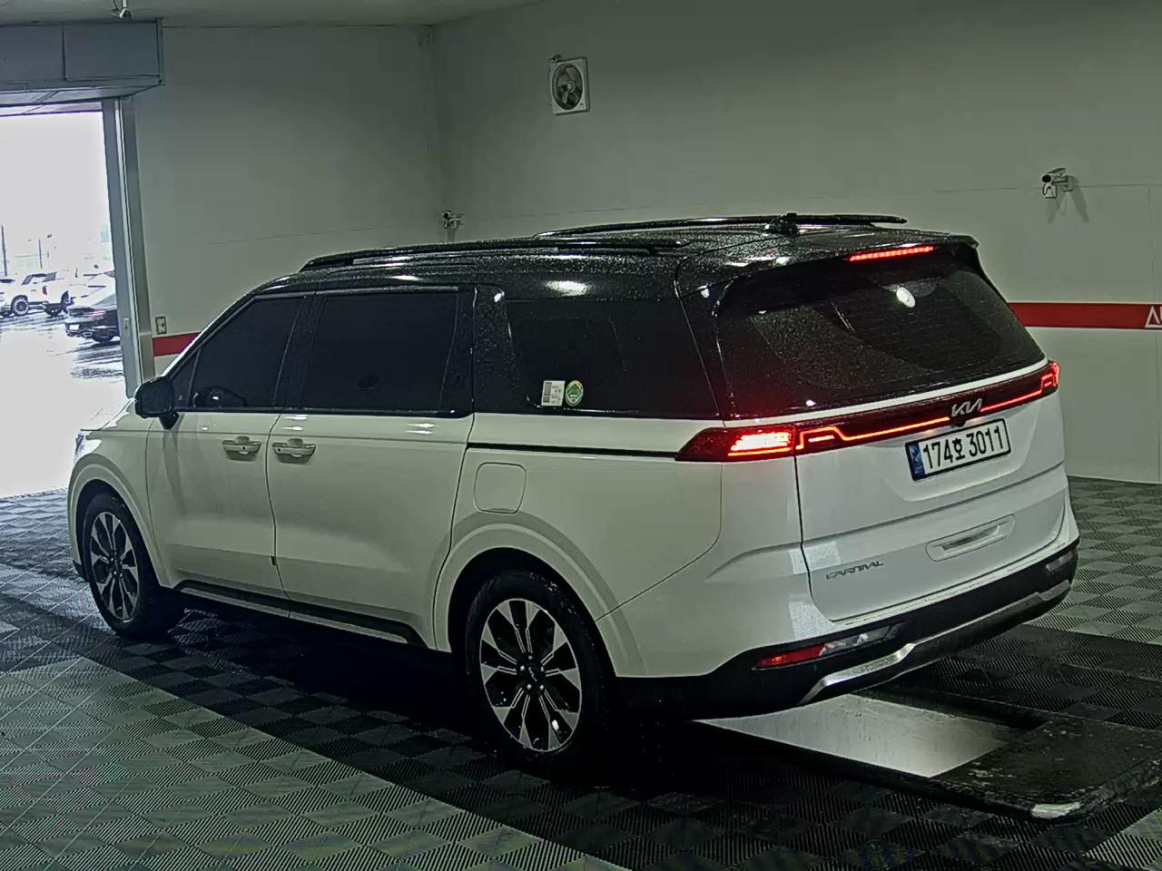 2023 - kia carnival