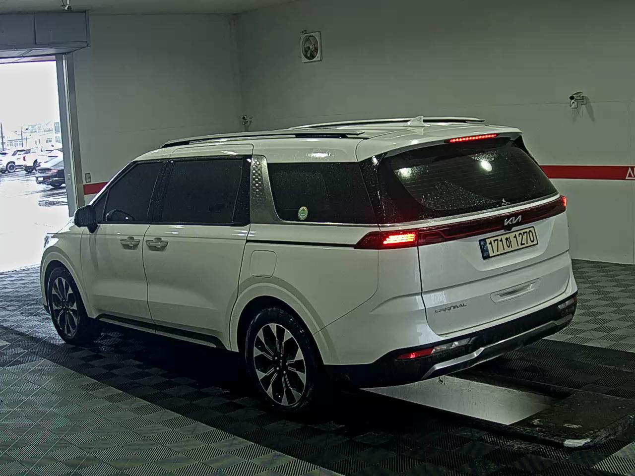 2023 - kia carnival