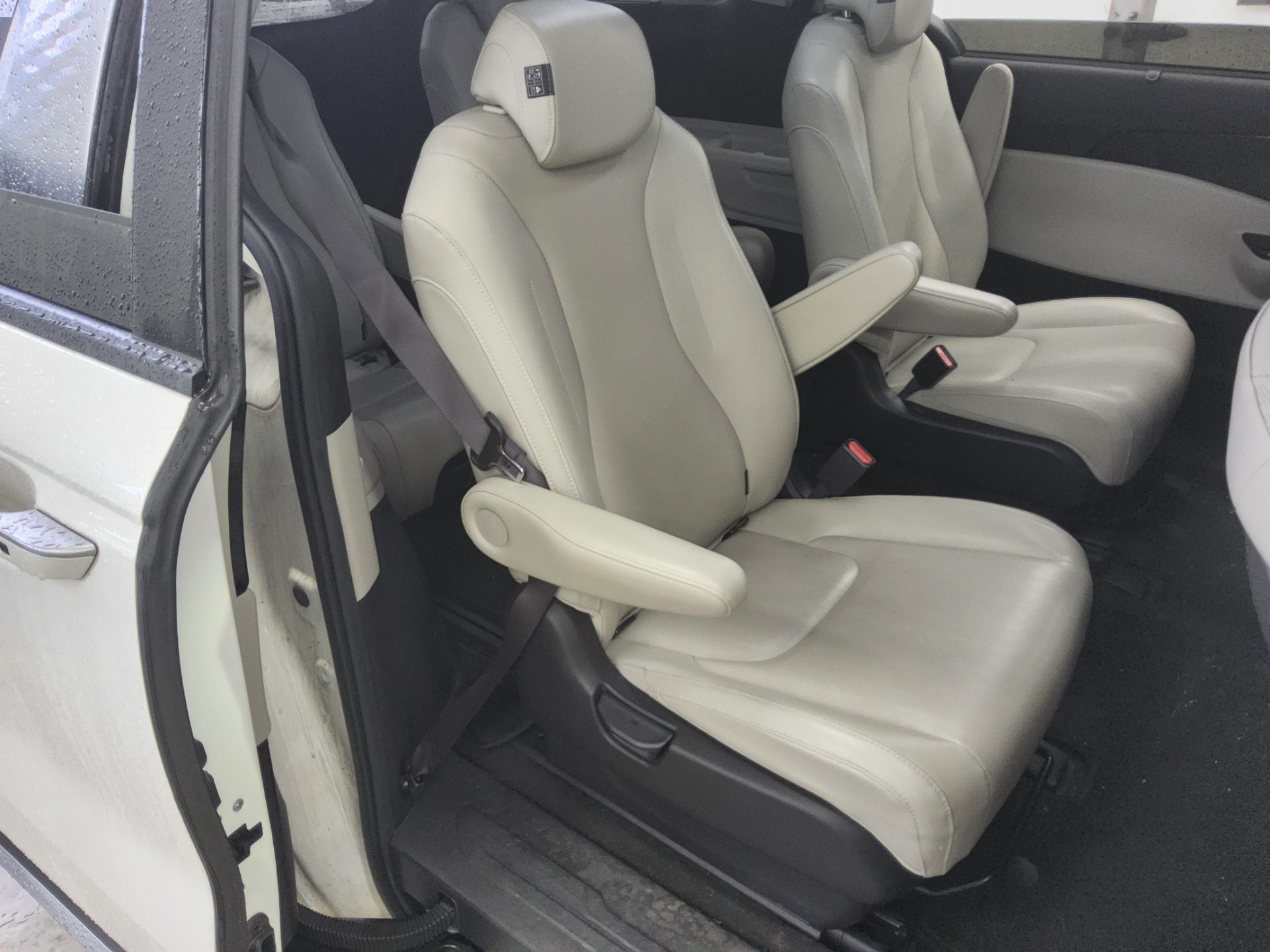 2021 - kia carnival