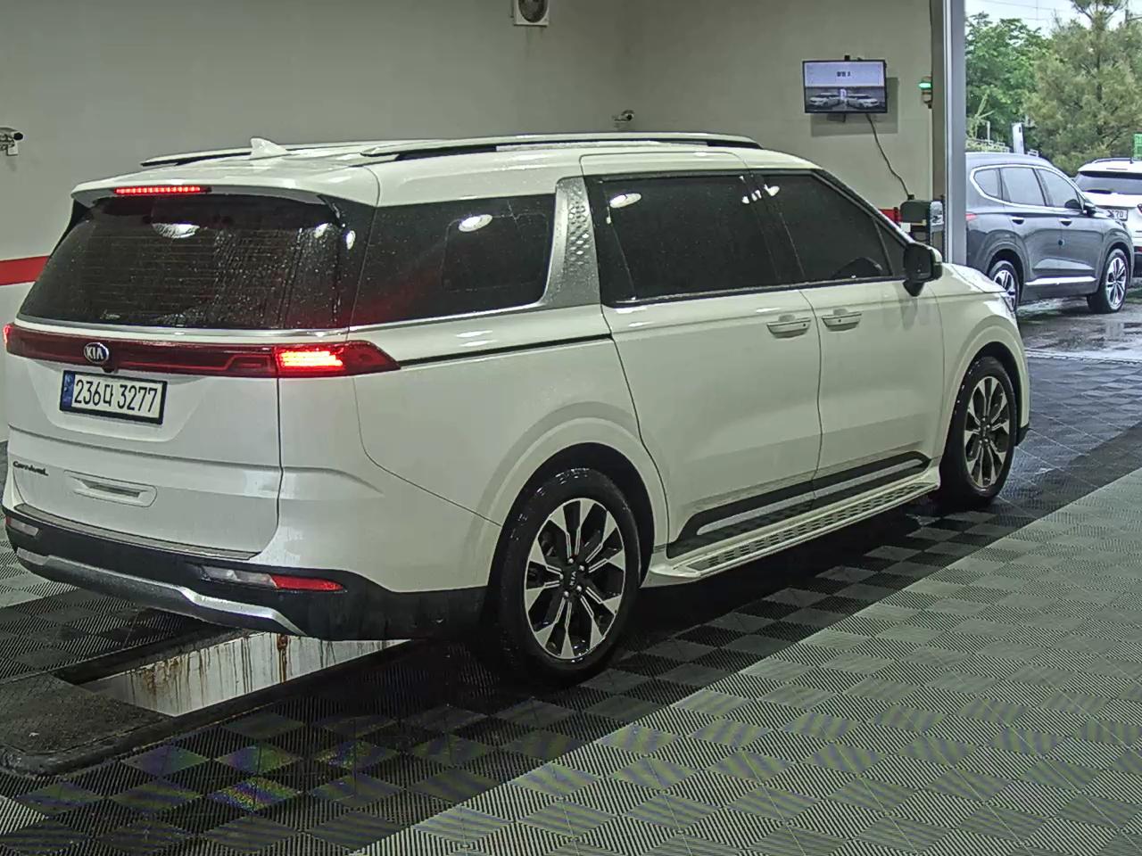 2021 - kia carnival