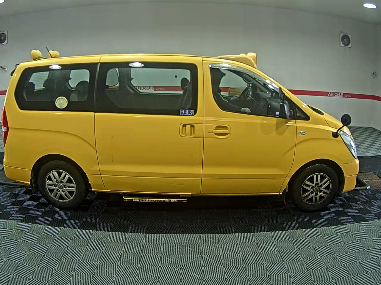 2016 - hyundai grand starex