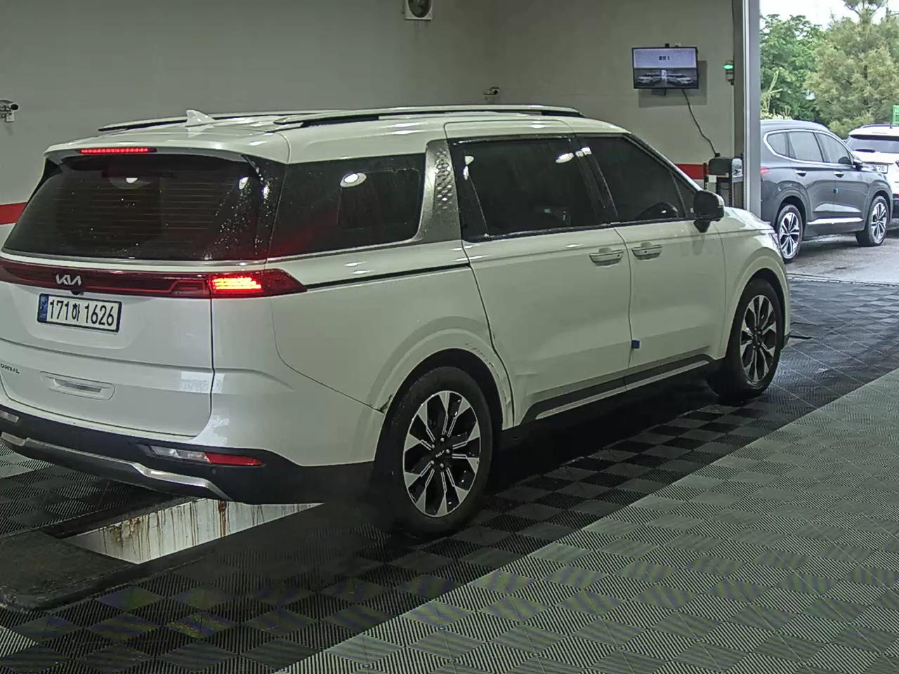 2023 - kia carnival