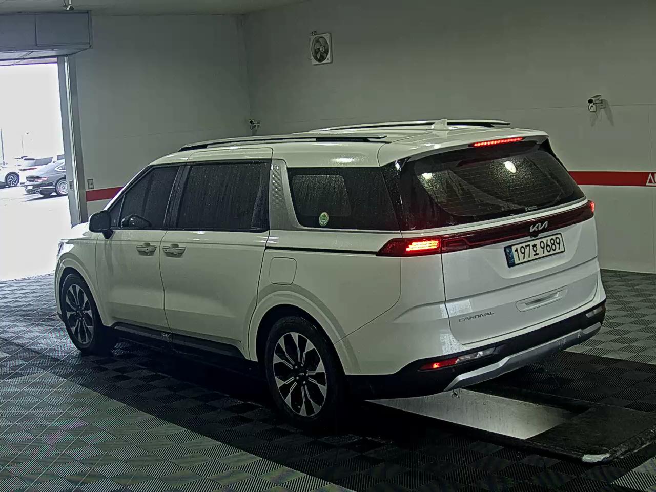 2022 - kia carnival
