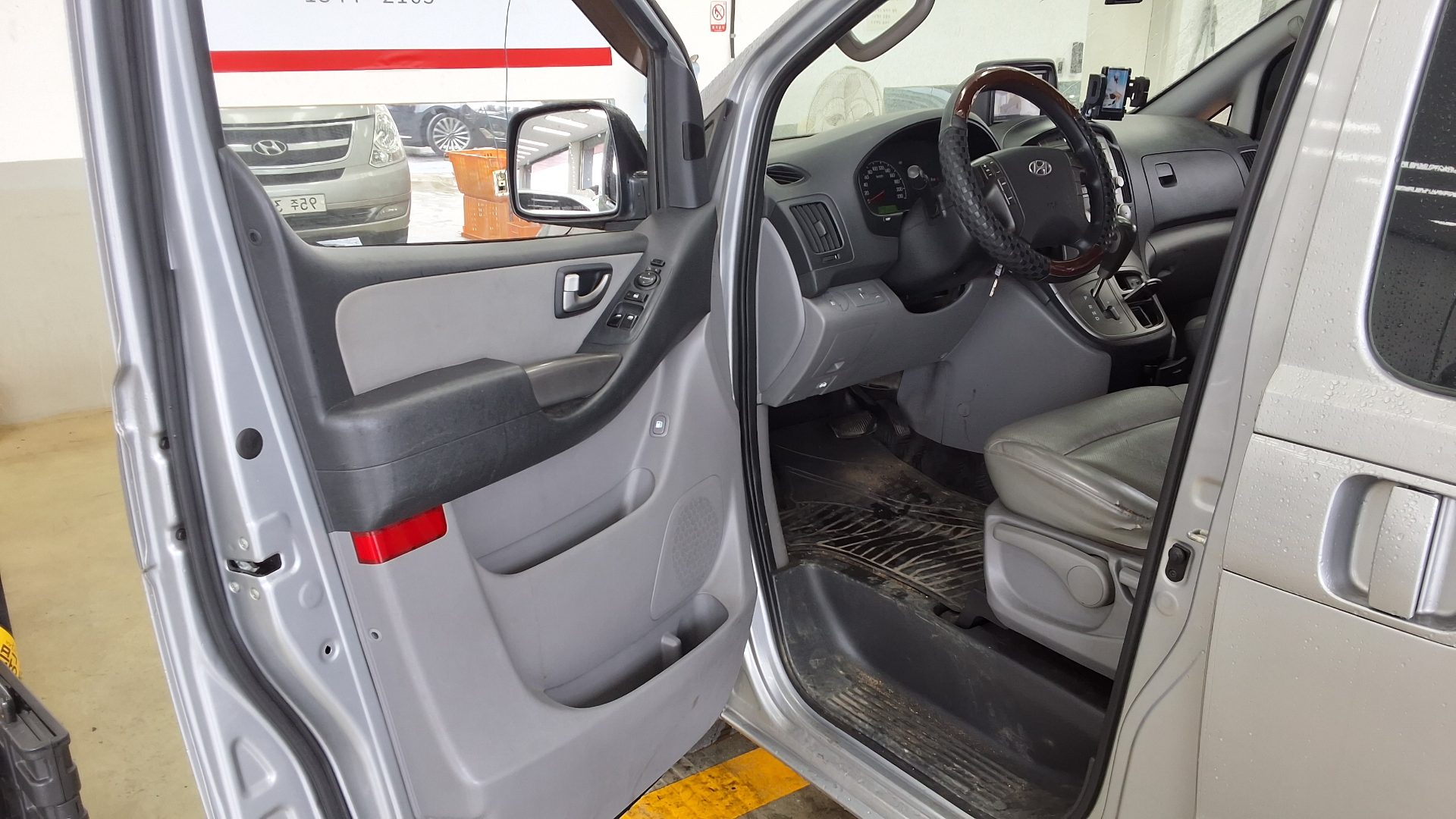 2014 - hyundai grand starex