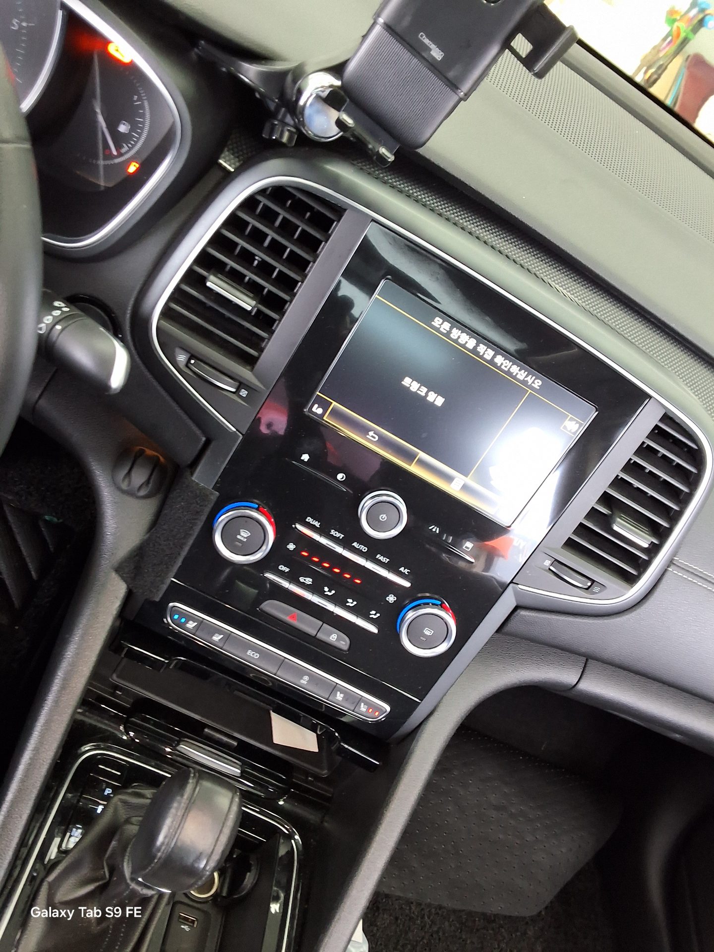 2016 - renault sm6