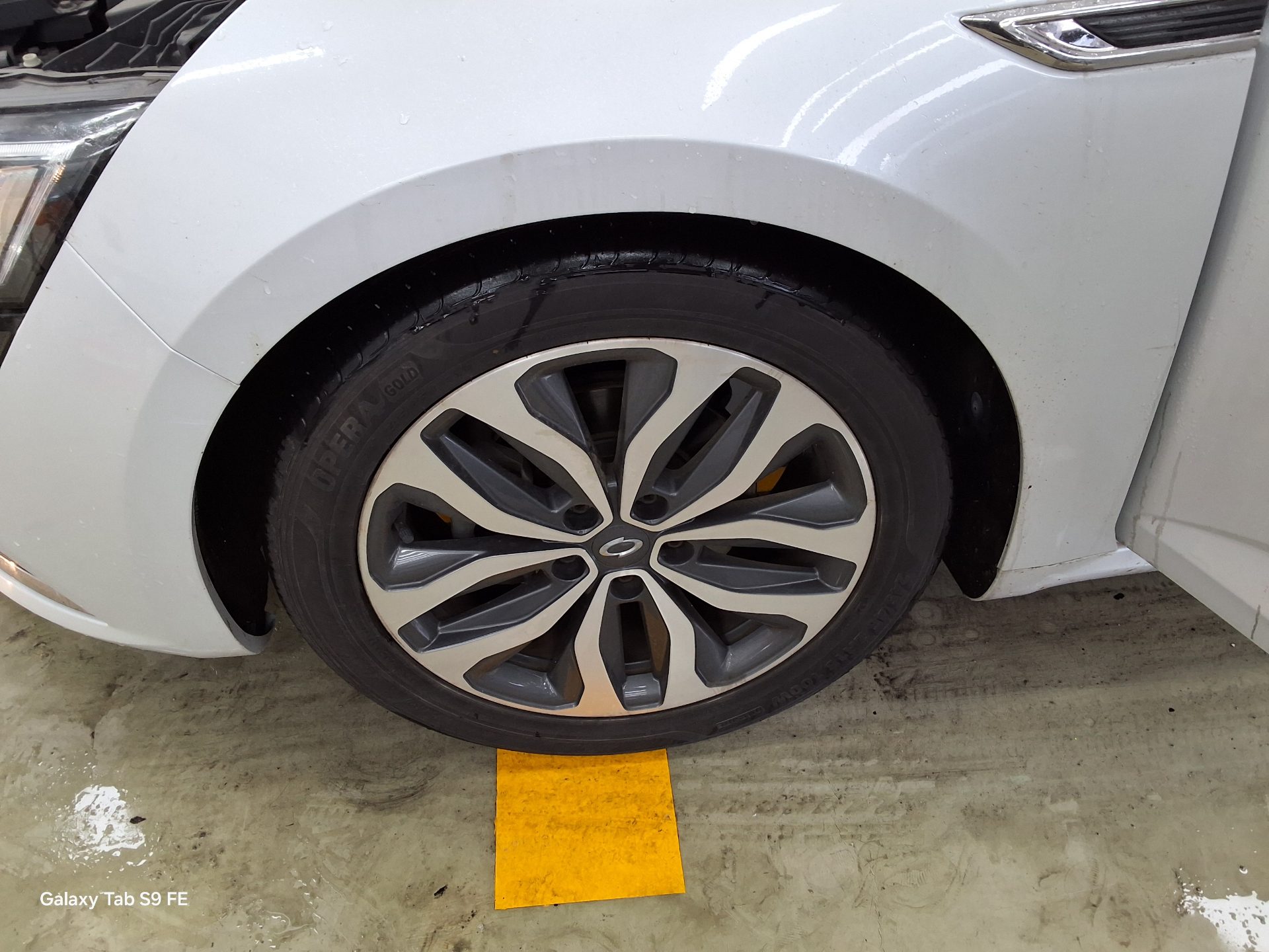 2016 - renault sm6