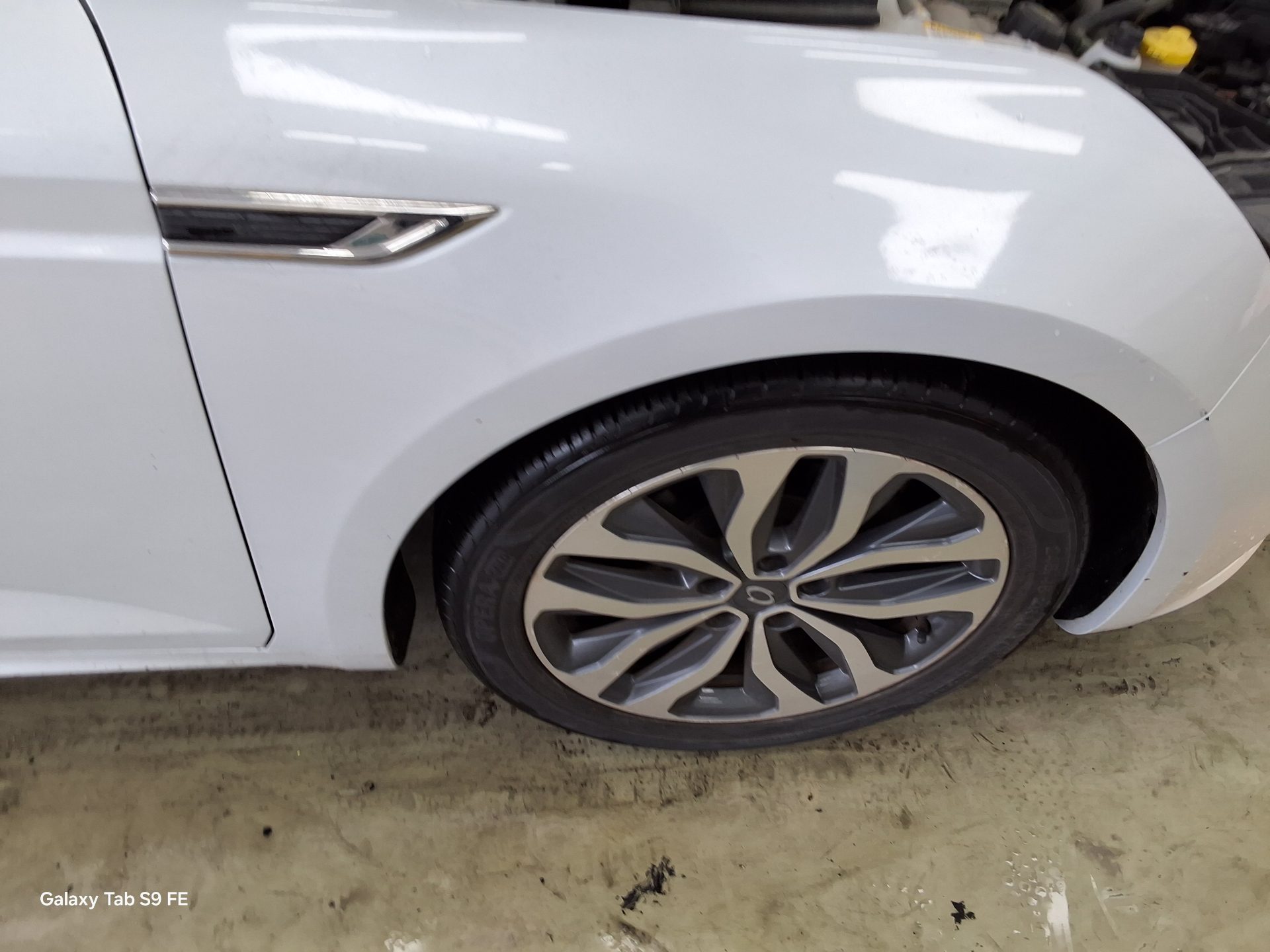 2016 - renault sm6