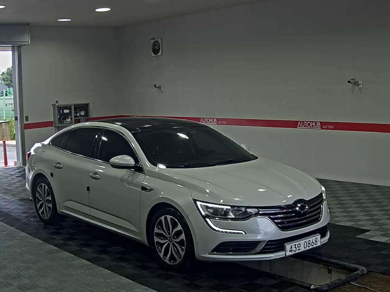 2016 - renault sm6
