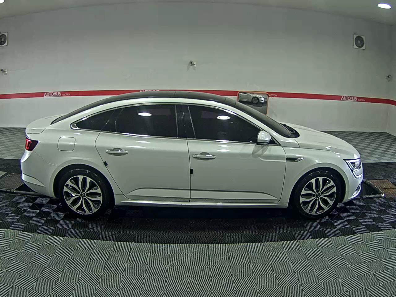 2016 - renault sm6