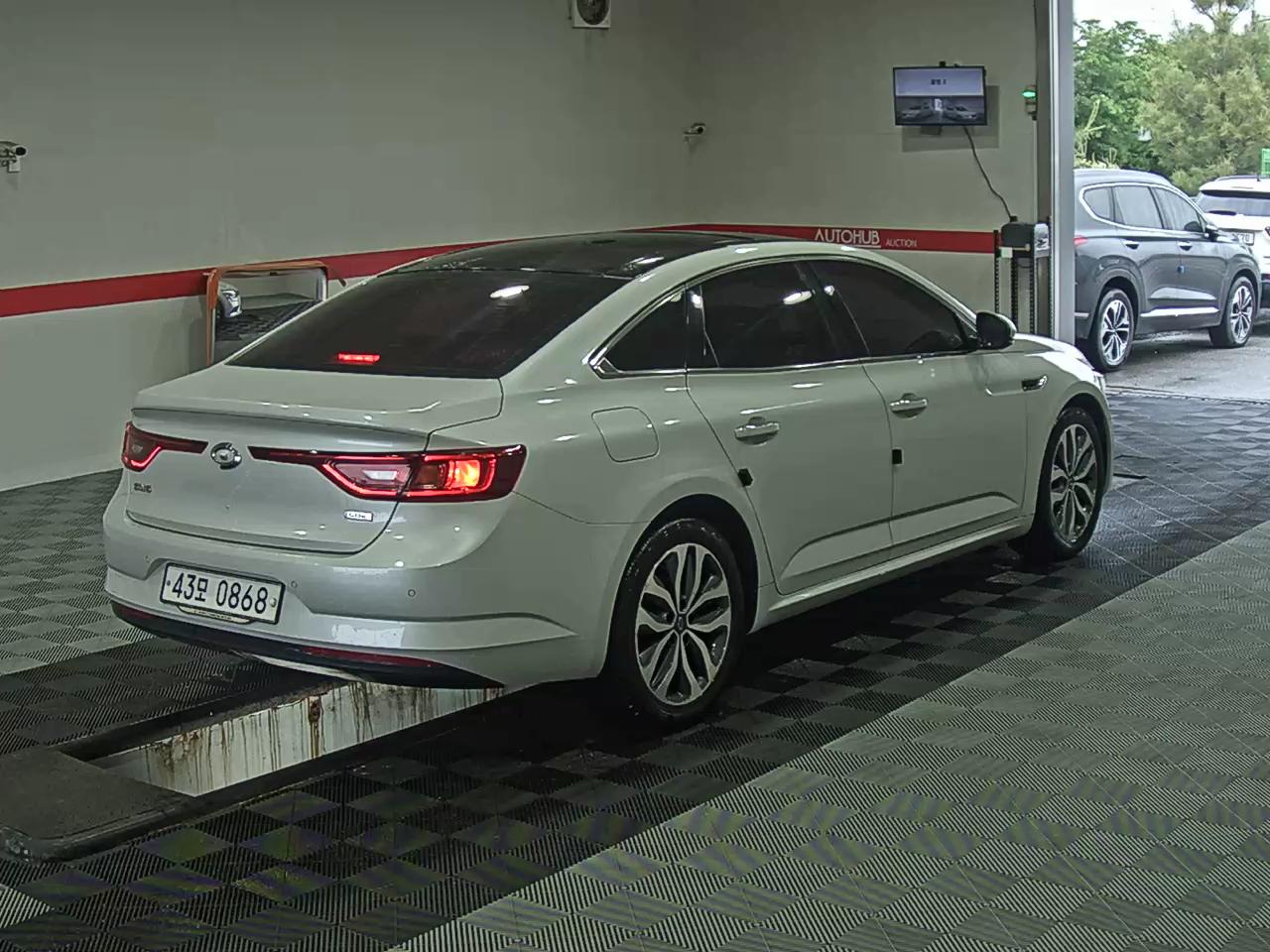 2016 - renault sm6