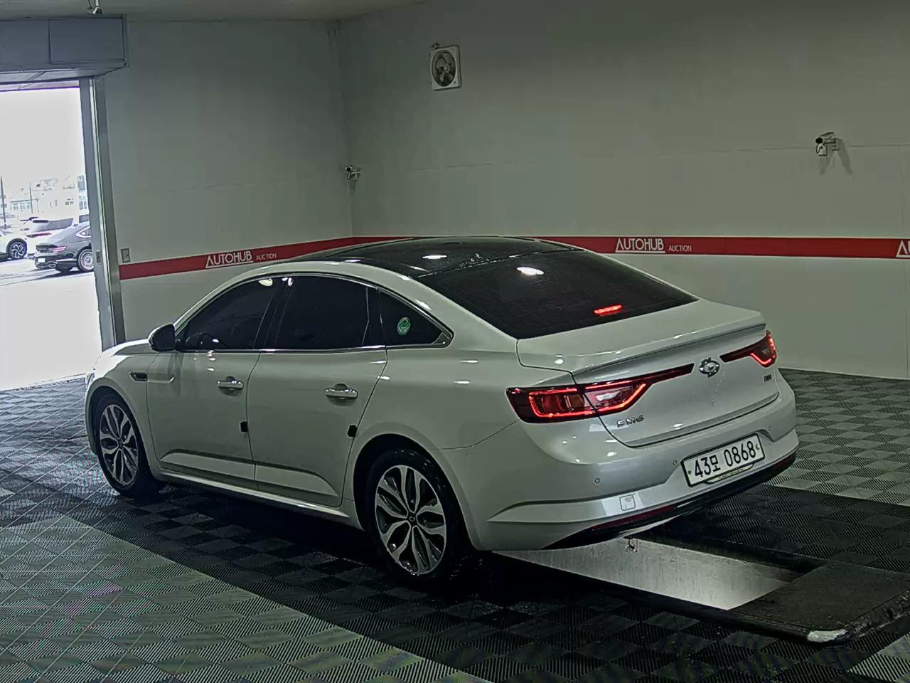 2016 - renault sm6