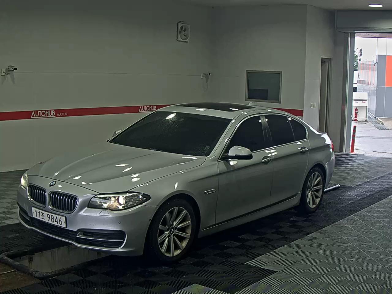 BMW 5 SERIES (6TH GEN) 528i
