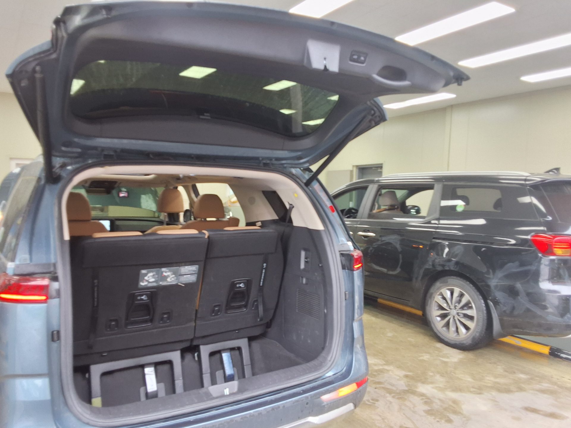 2023 - kia carnival