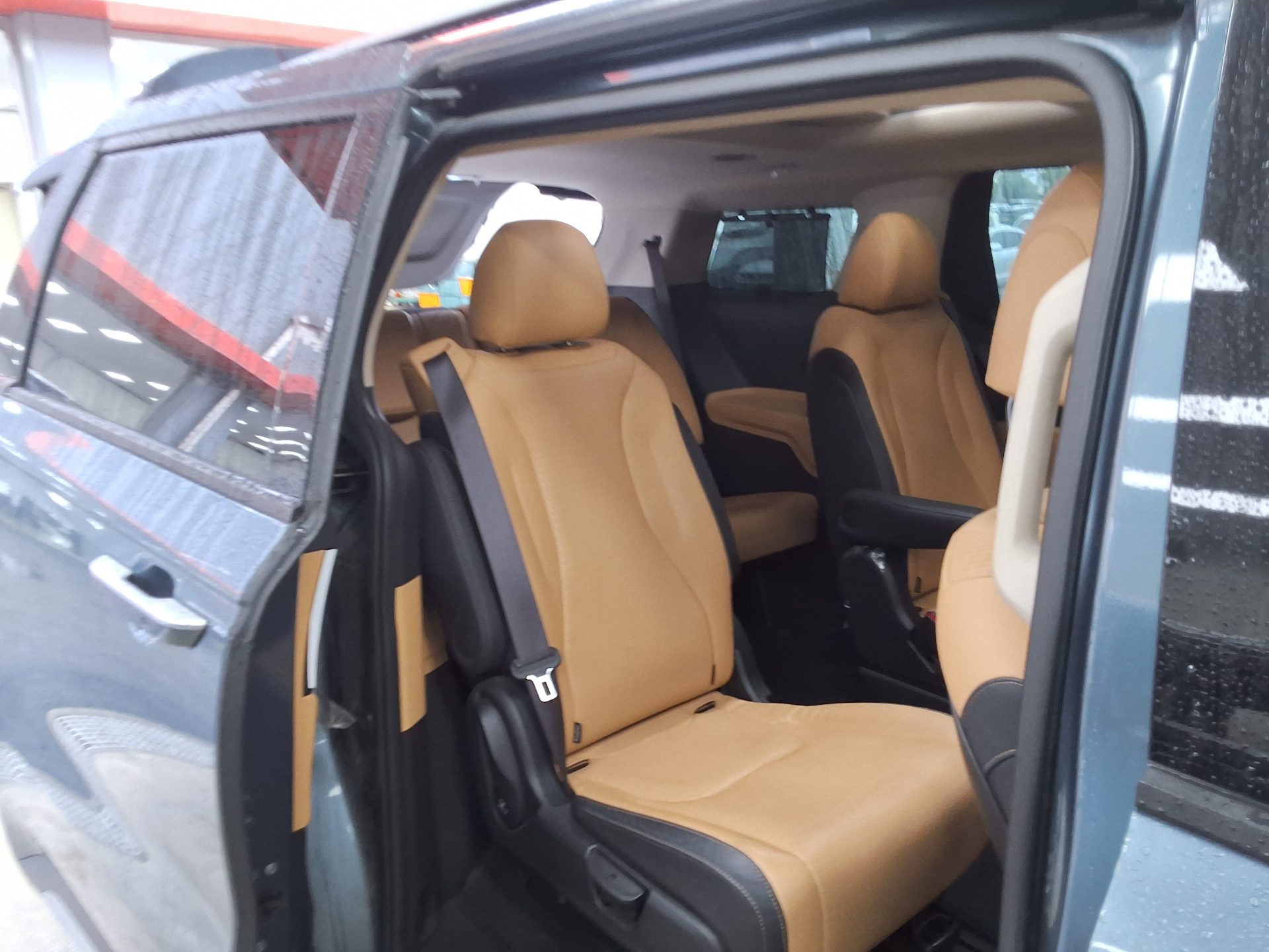2023 - kia carnival