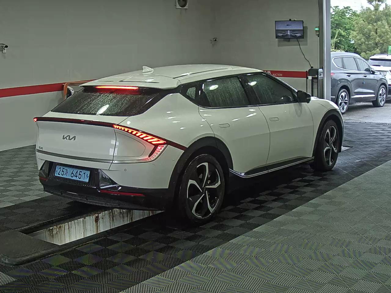 2023 - kia ev6