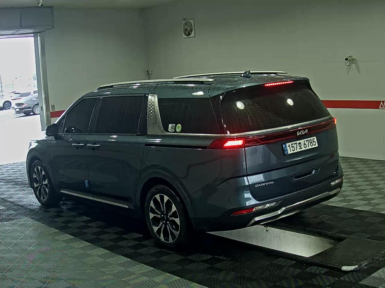 2023 - kia carnival