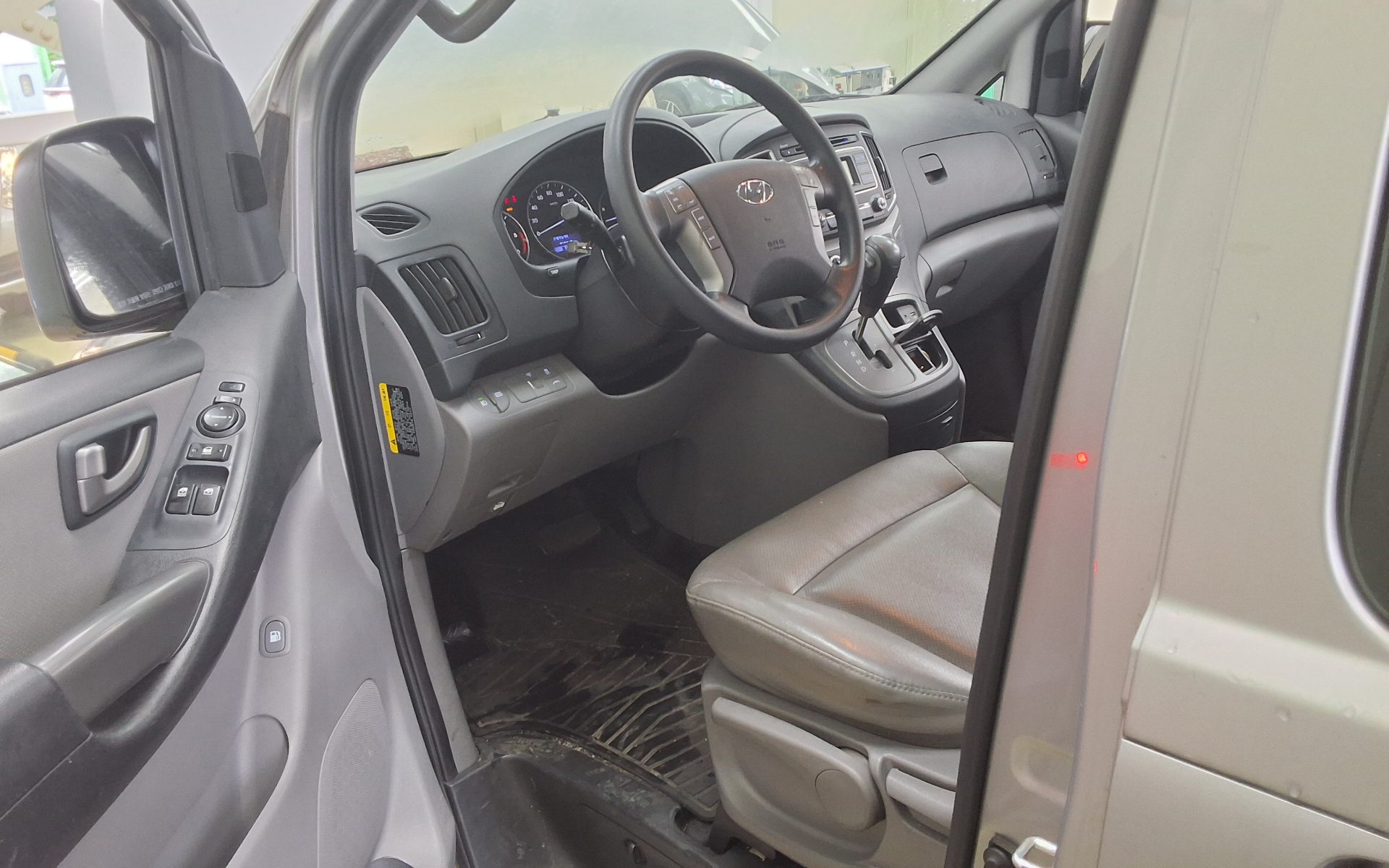 2018 - hyundai grand starex