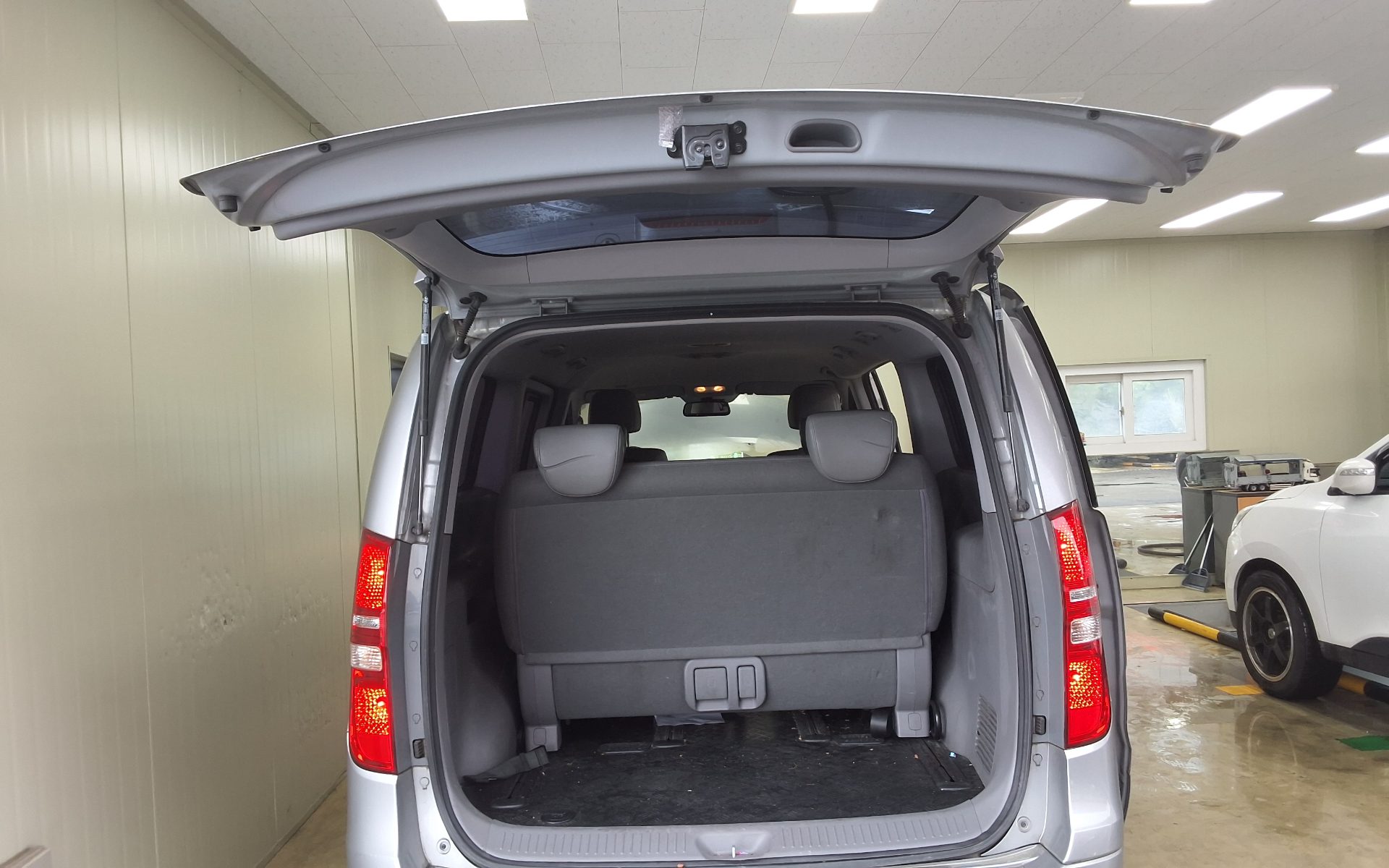 2018 - hyundai grand starex