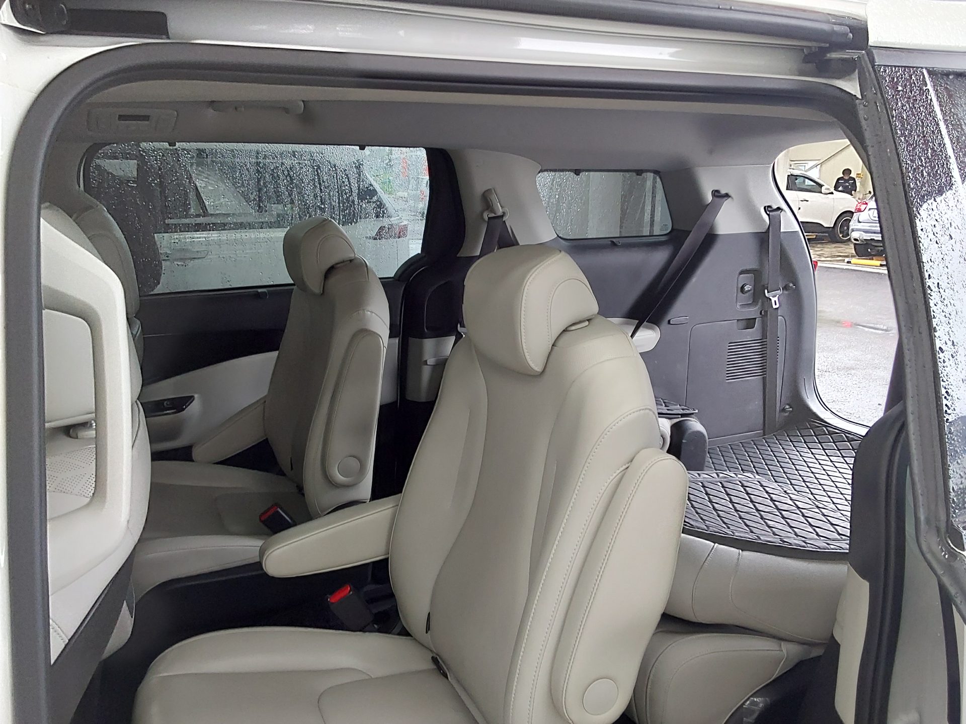2022 - kia carnival