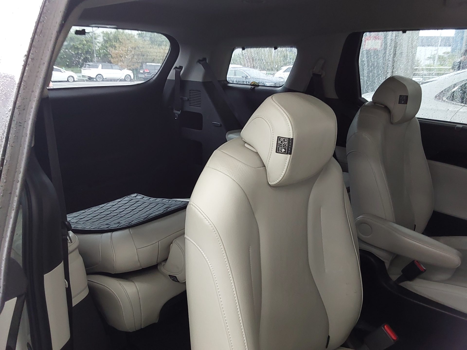 2022 - kia carnival