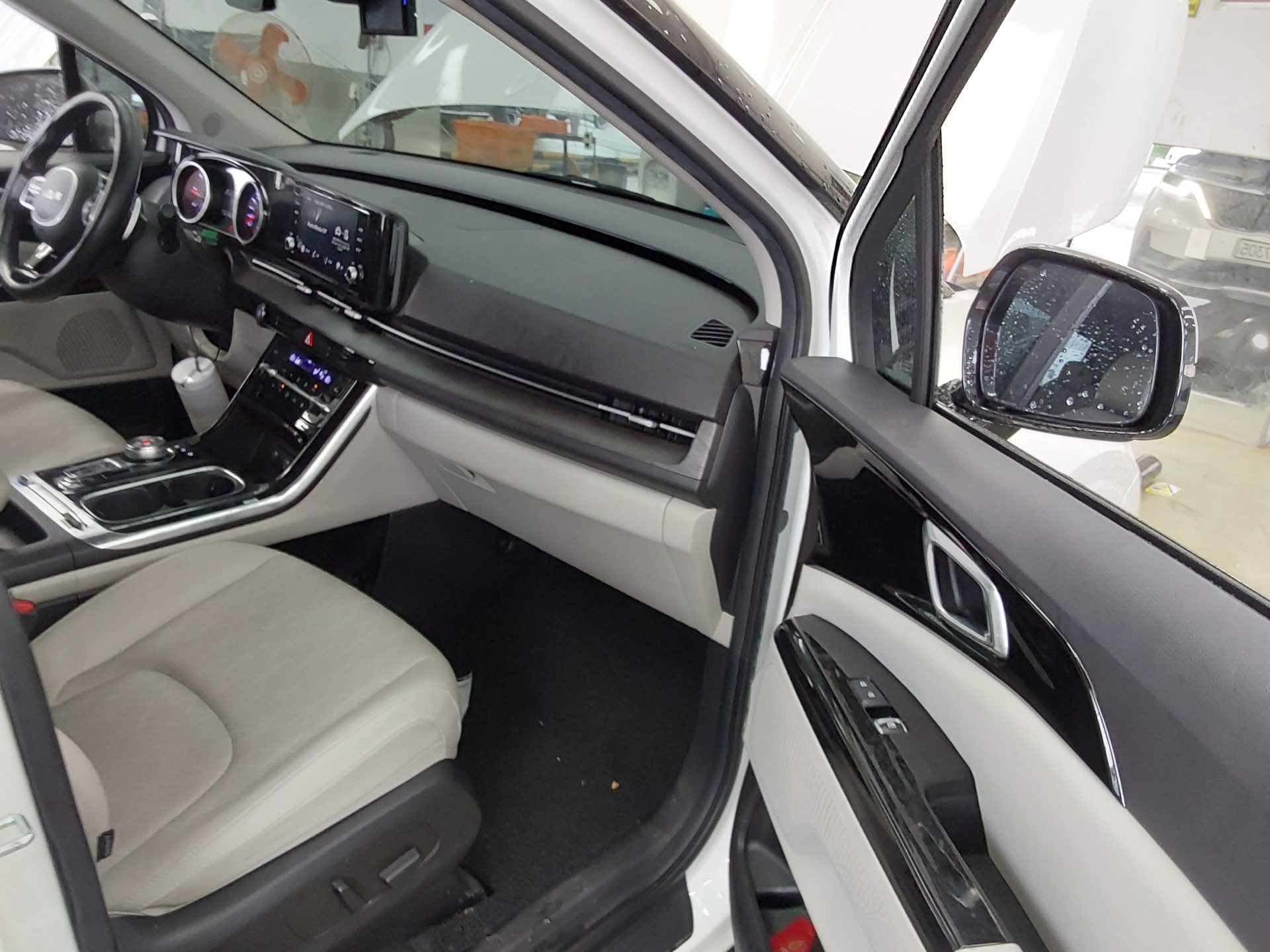 2022 - kia carnival