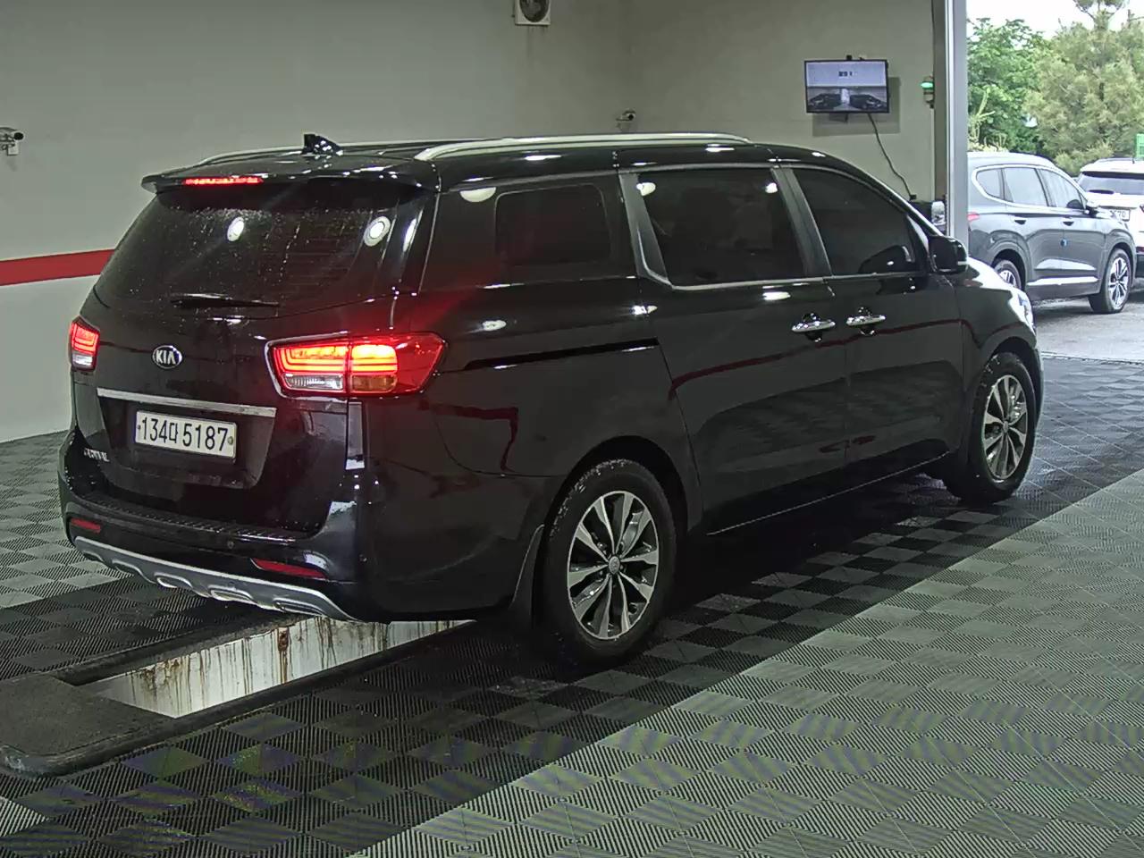2018 - kia carnival