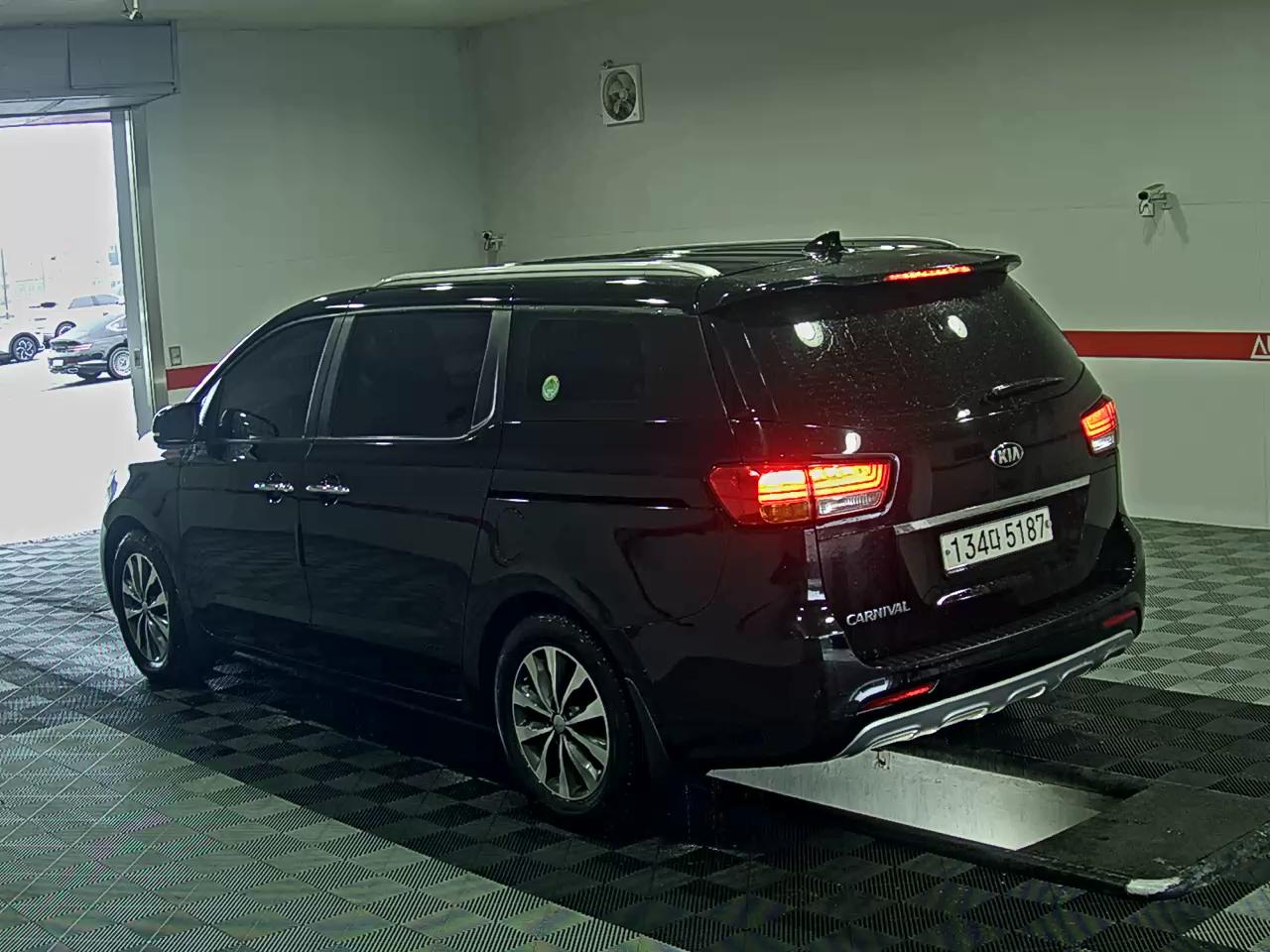 2018 - kia carnival