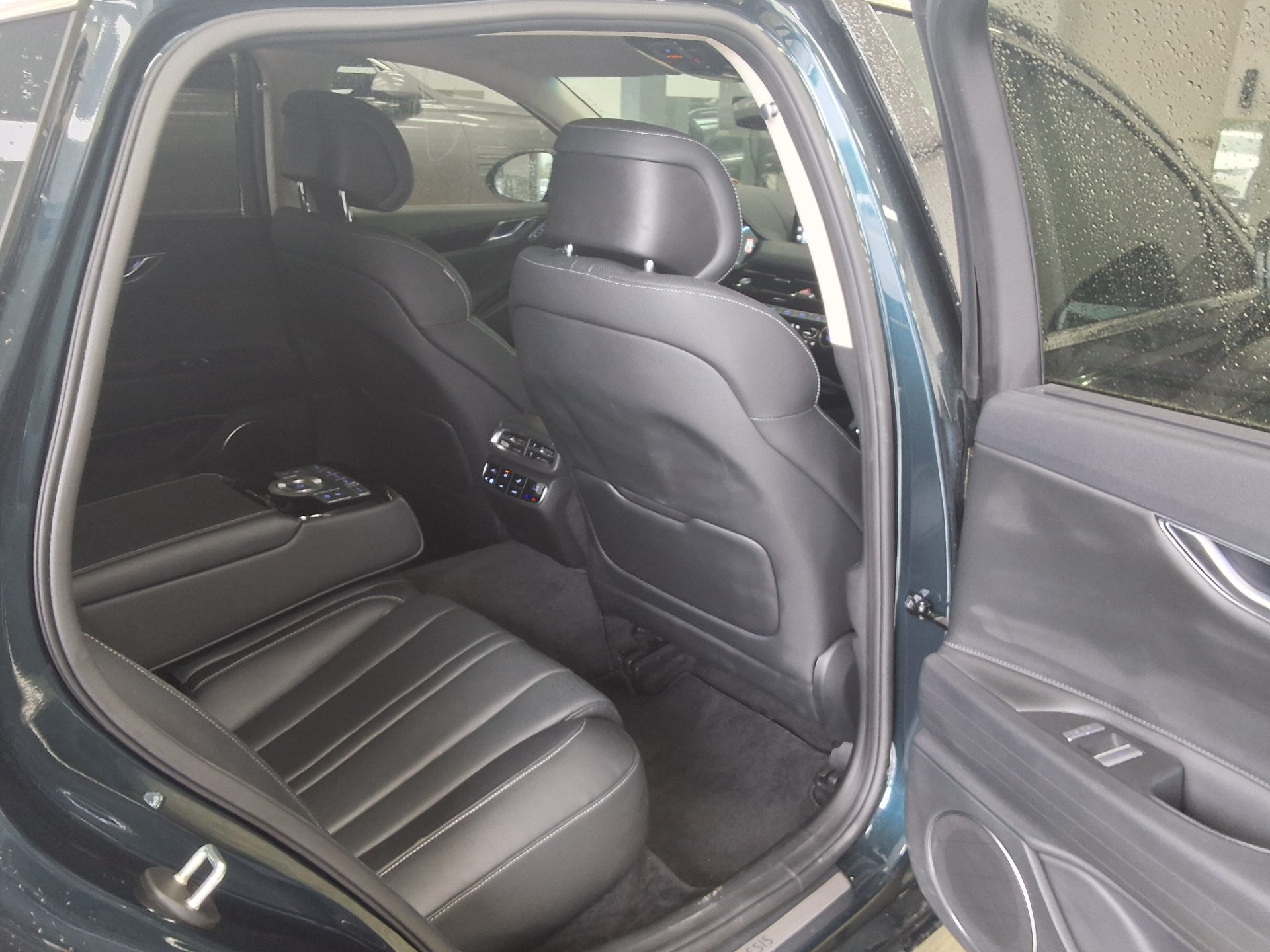 2022 - genesis g80