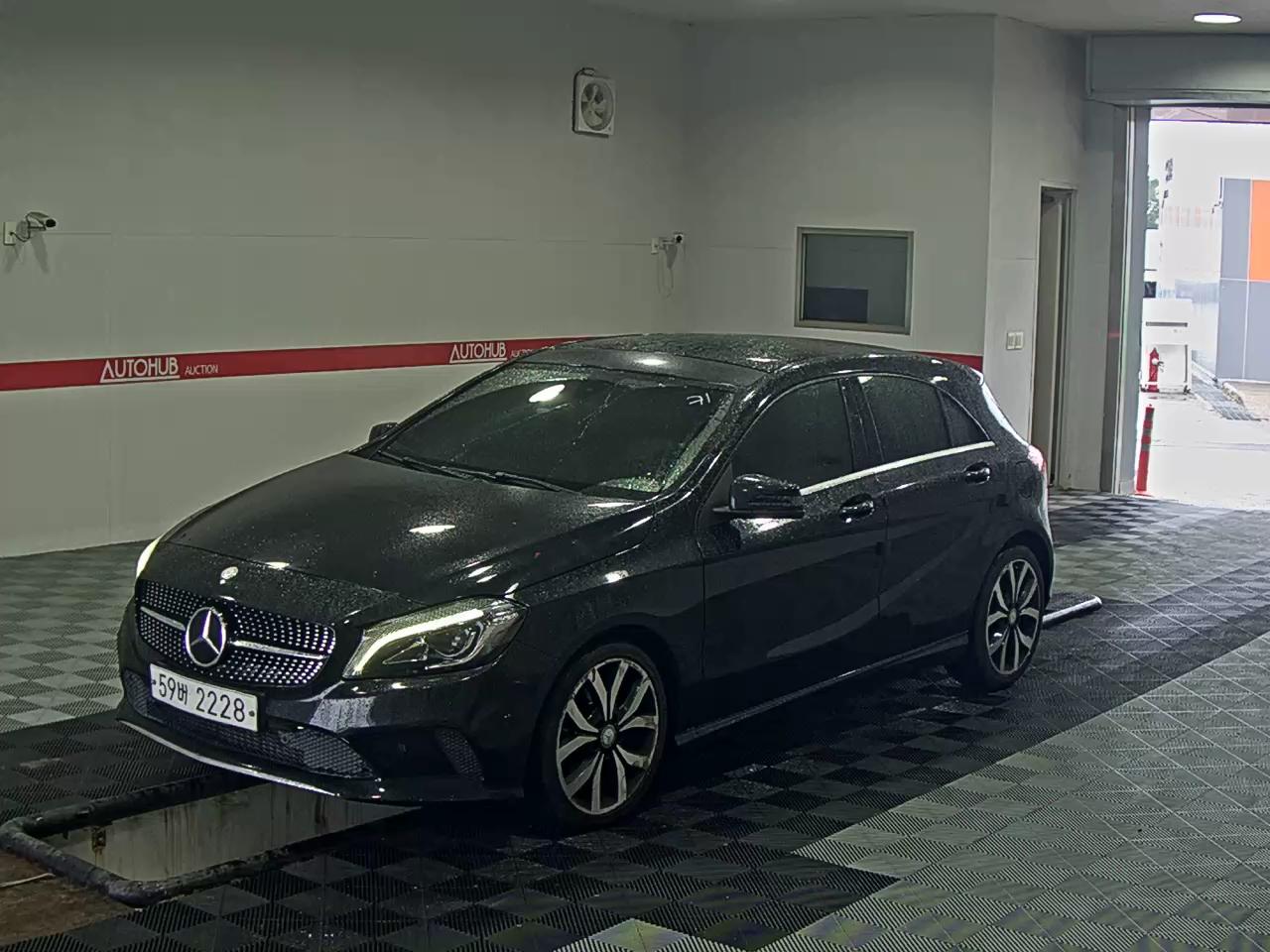 MERCEDES-BENZ A-CLASS (3RD GEN) A200