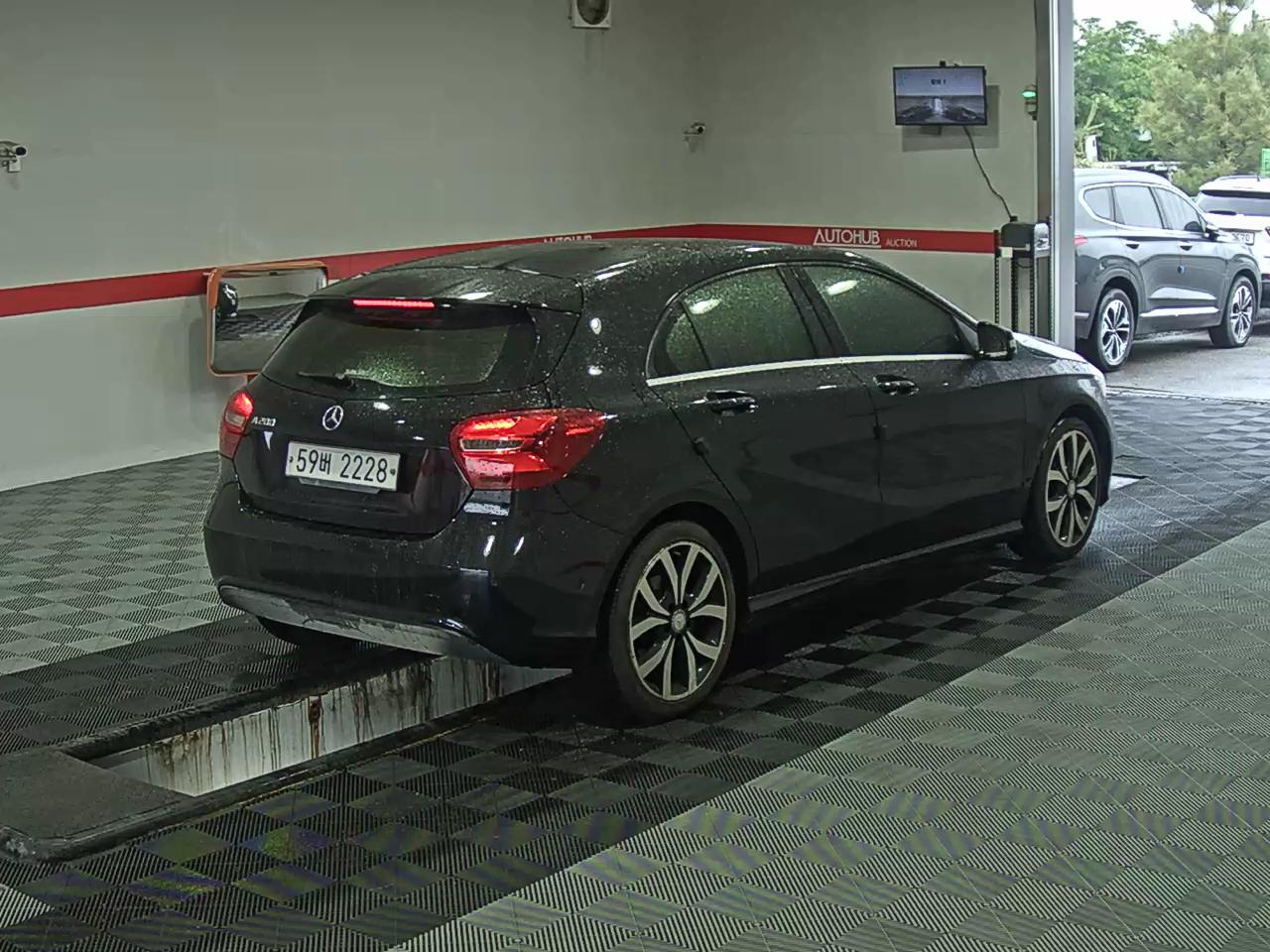 2017 - mercedes-benz a200