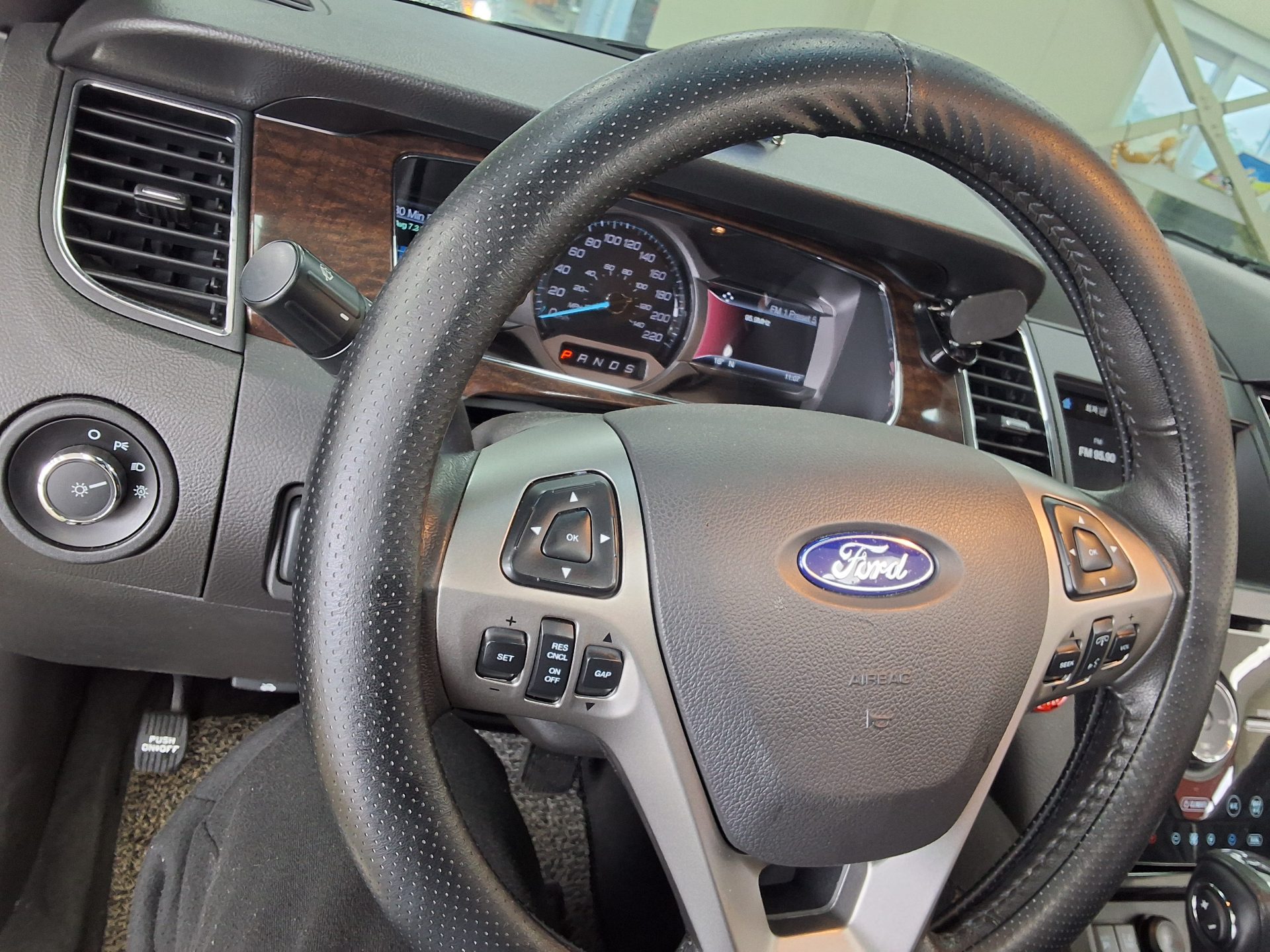 2017 - ford taurus