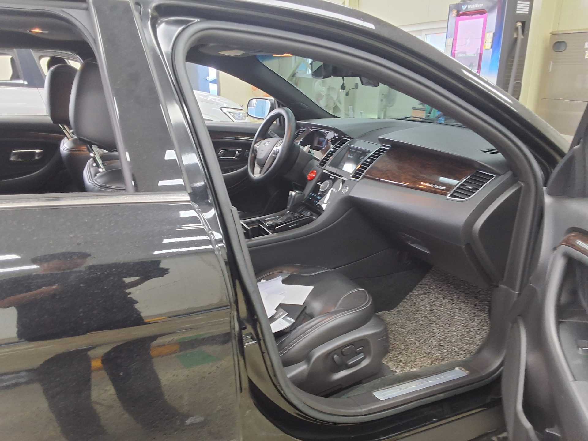 2017 - ford taurus