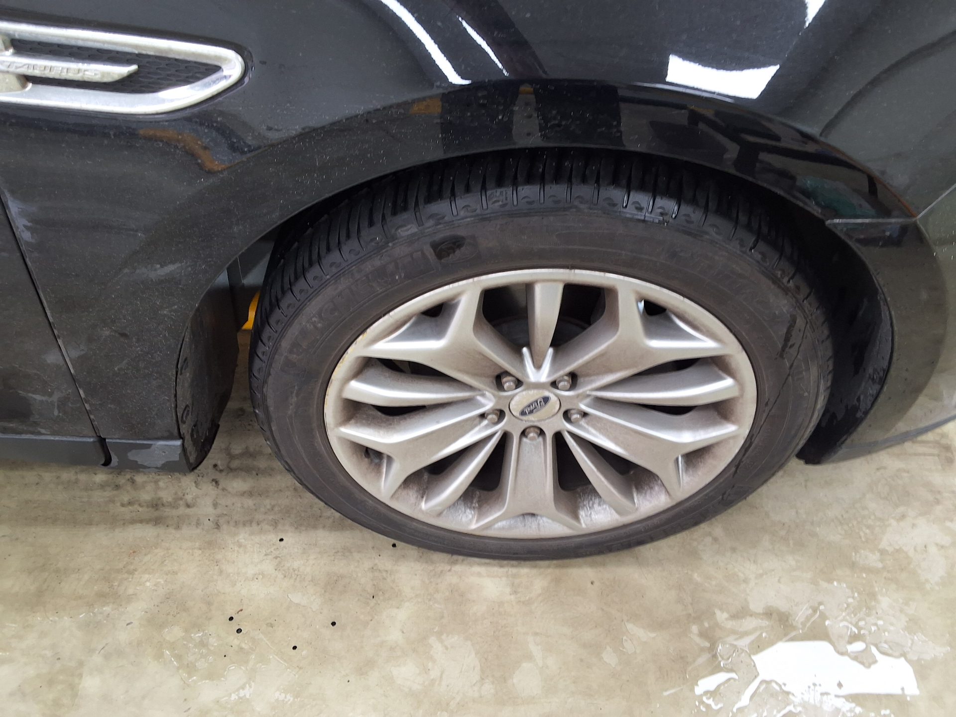 2017 - ford taurus