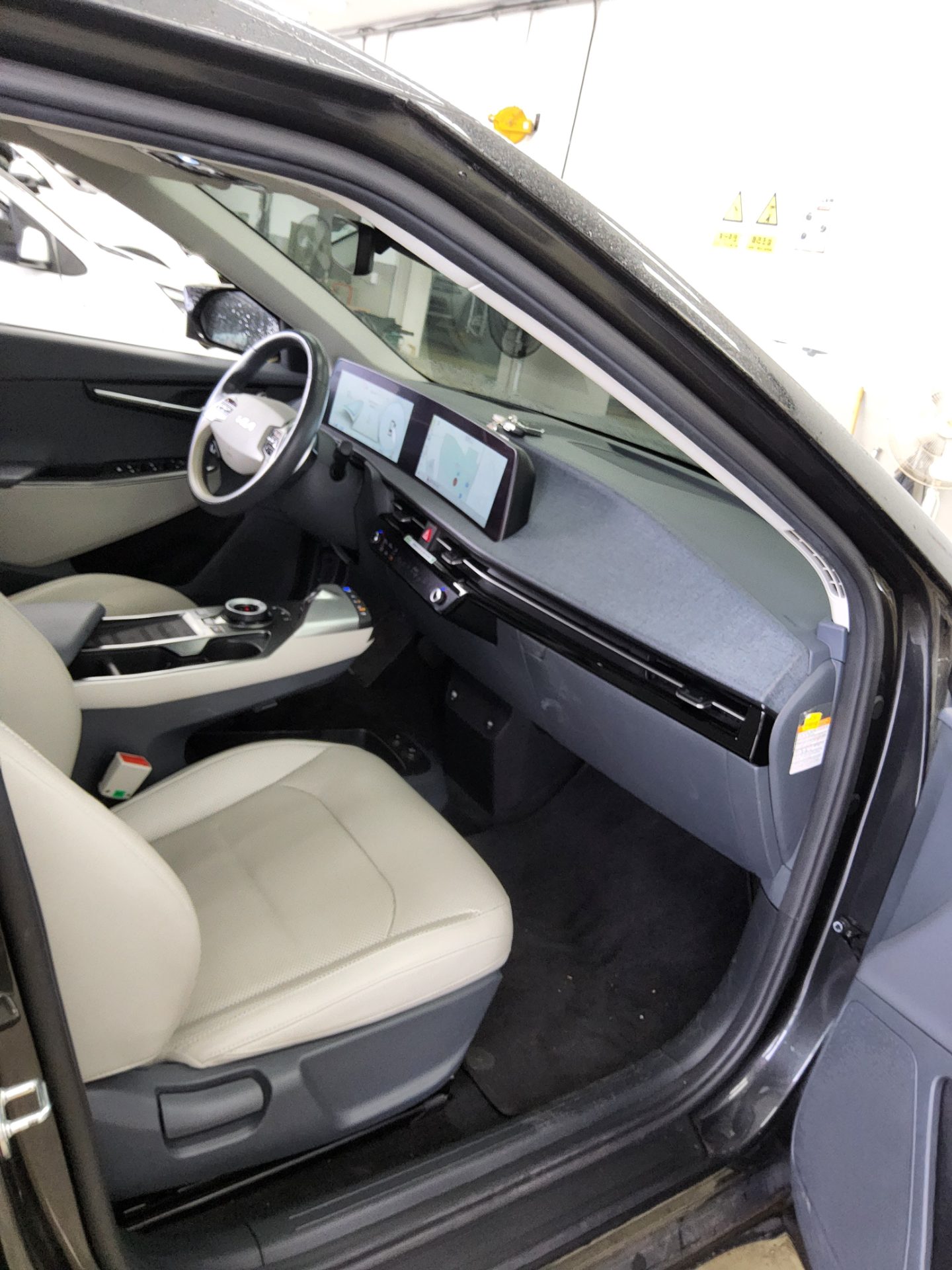 2023 - kia ev6