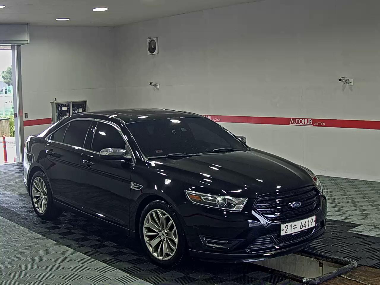 2017 - ford taurus