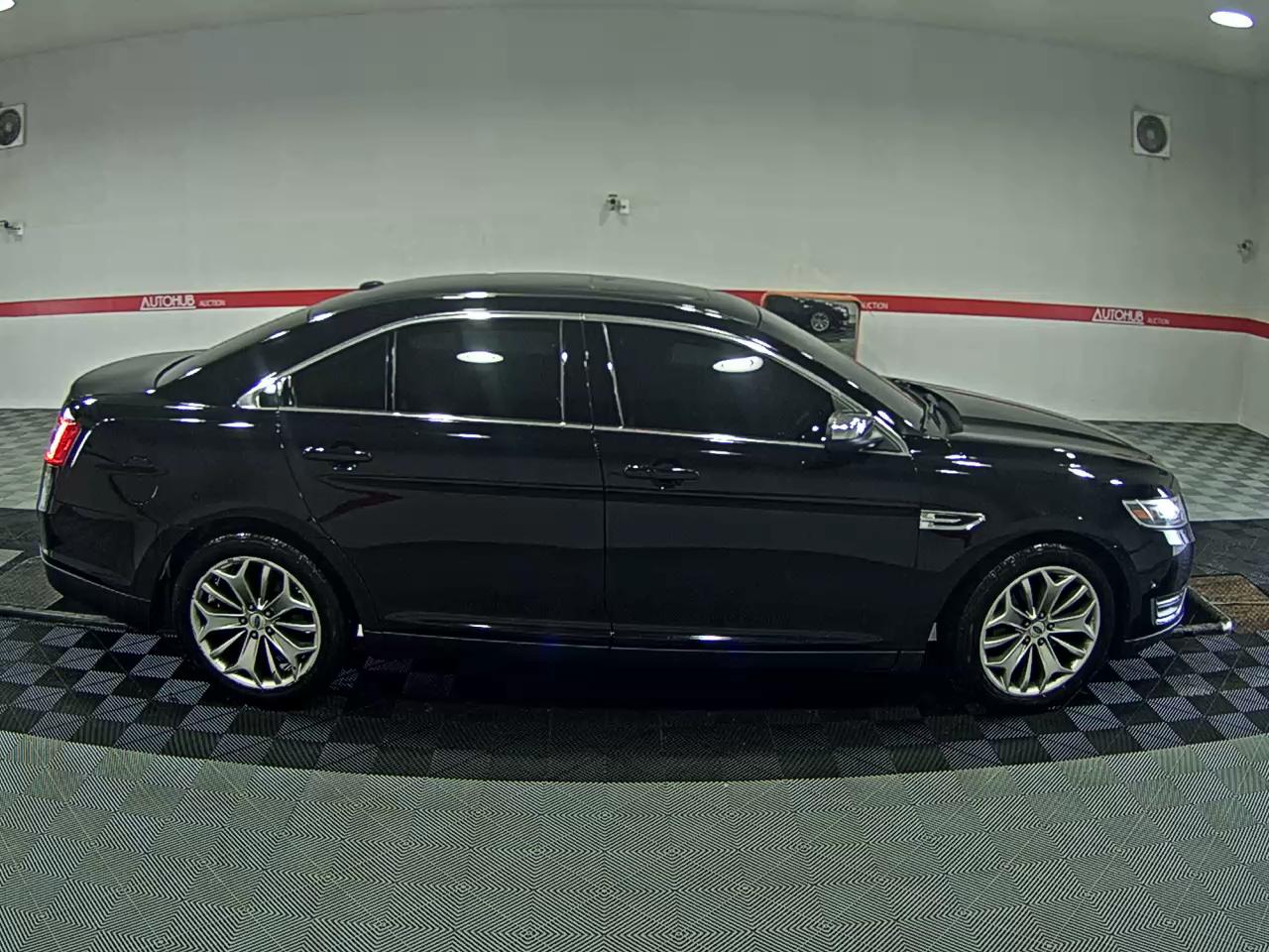 2017 - ford taurus