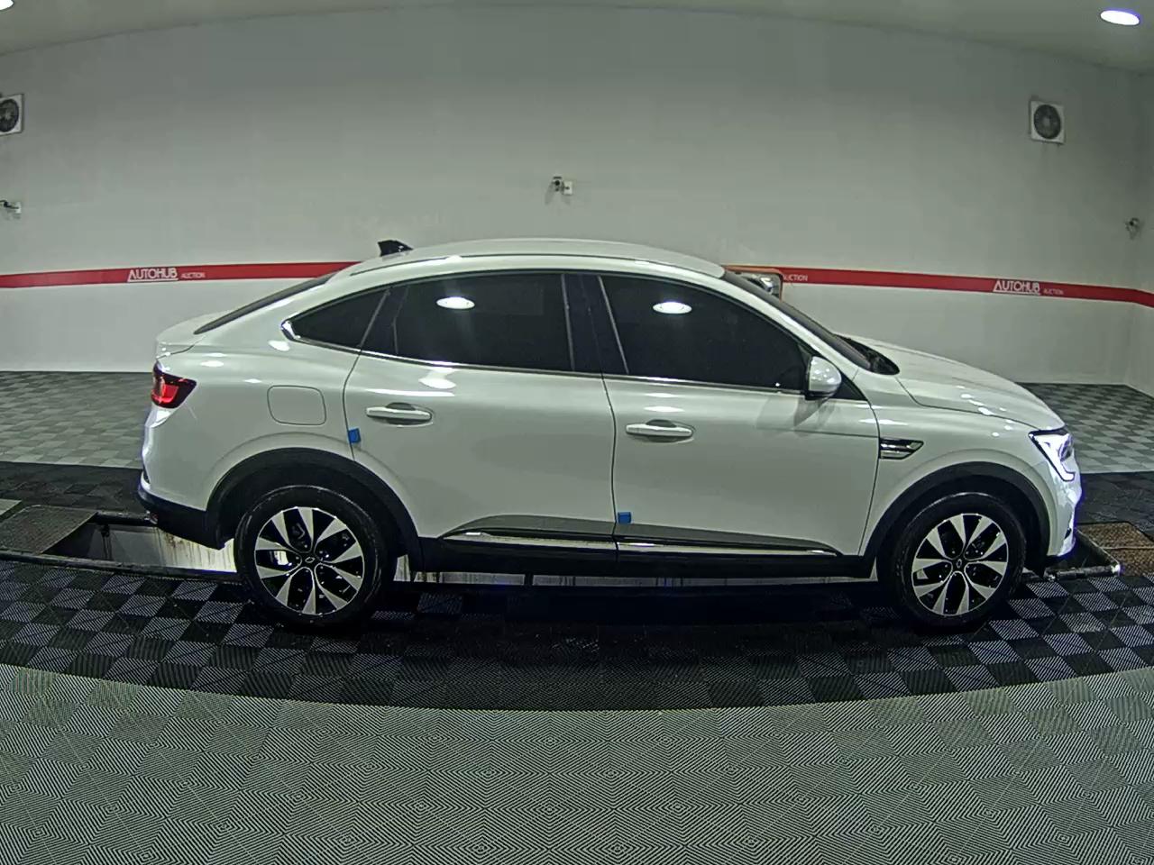 2023 - renault xm3