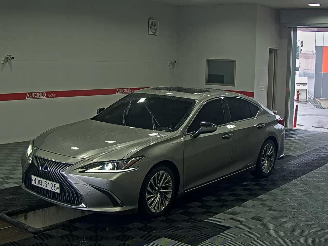LEXUS ES (7TH GEN) 300h